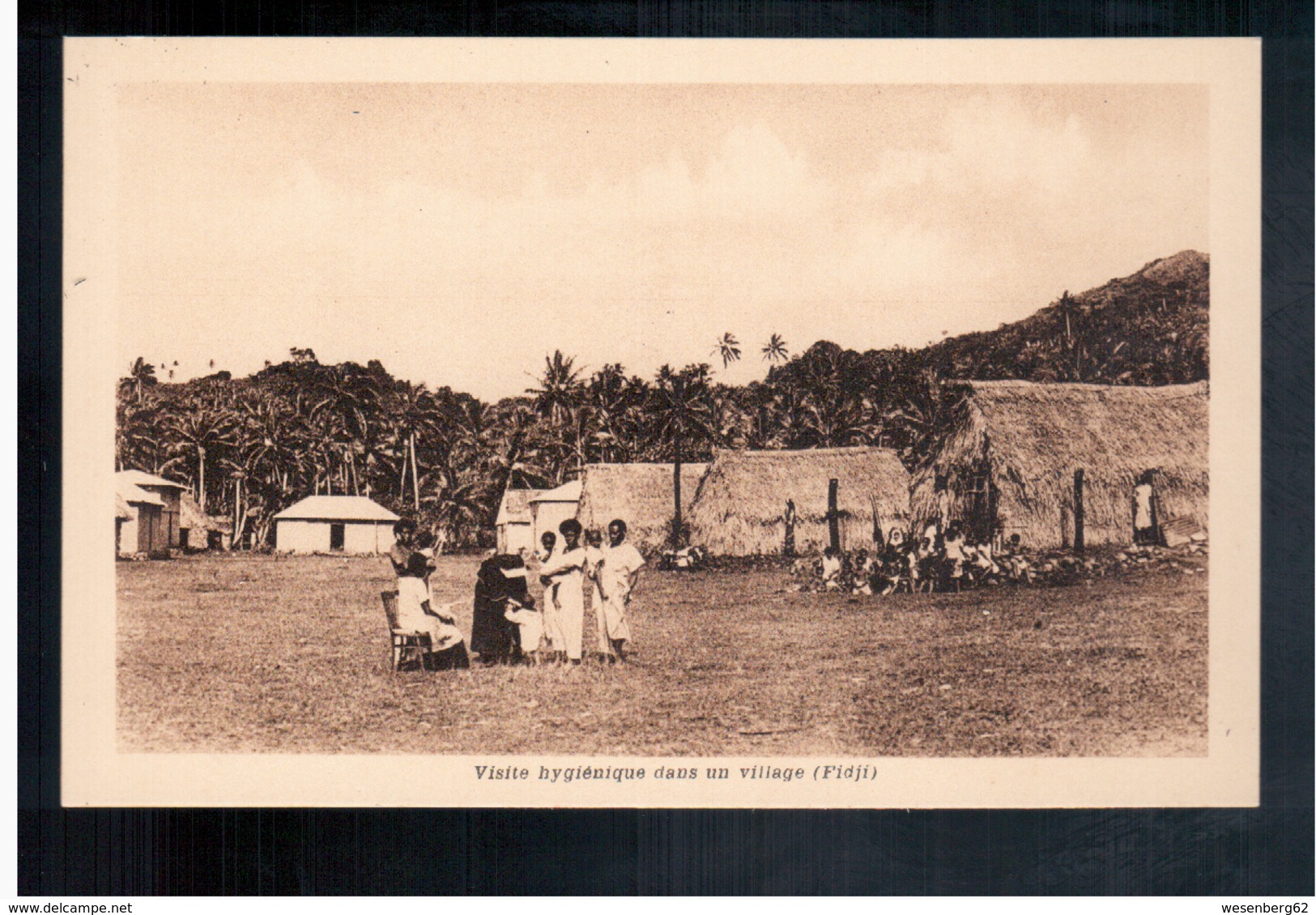 FIDJI Visite Hygiénique Dans Un Village Old Postcard (2) - Fidji
