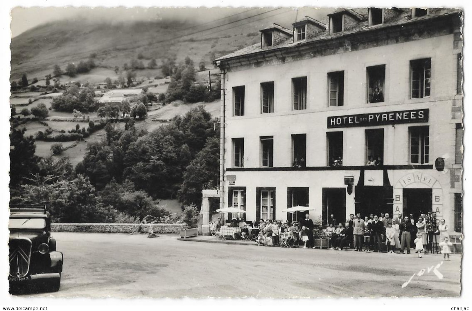 Cpsm: 64 EAUX BONNES (ar. Oloron Sainte Marie) Hôtel Des Pyrénées (Bien Animé, Traction Citroen) Ed. Jové - Eaux Bonnes