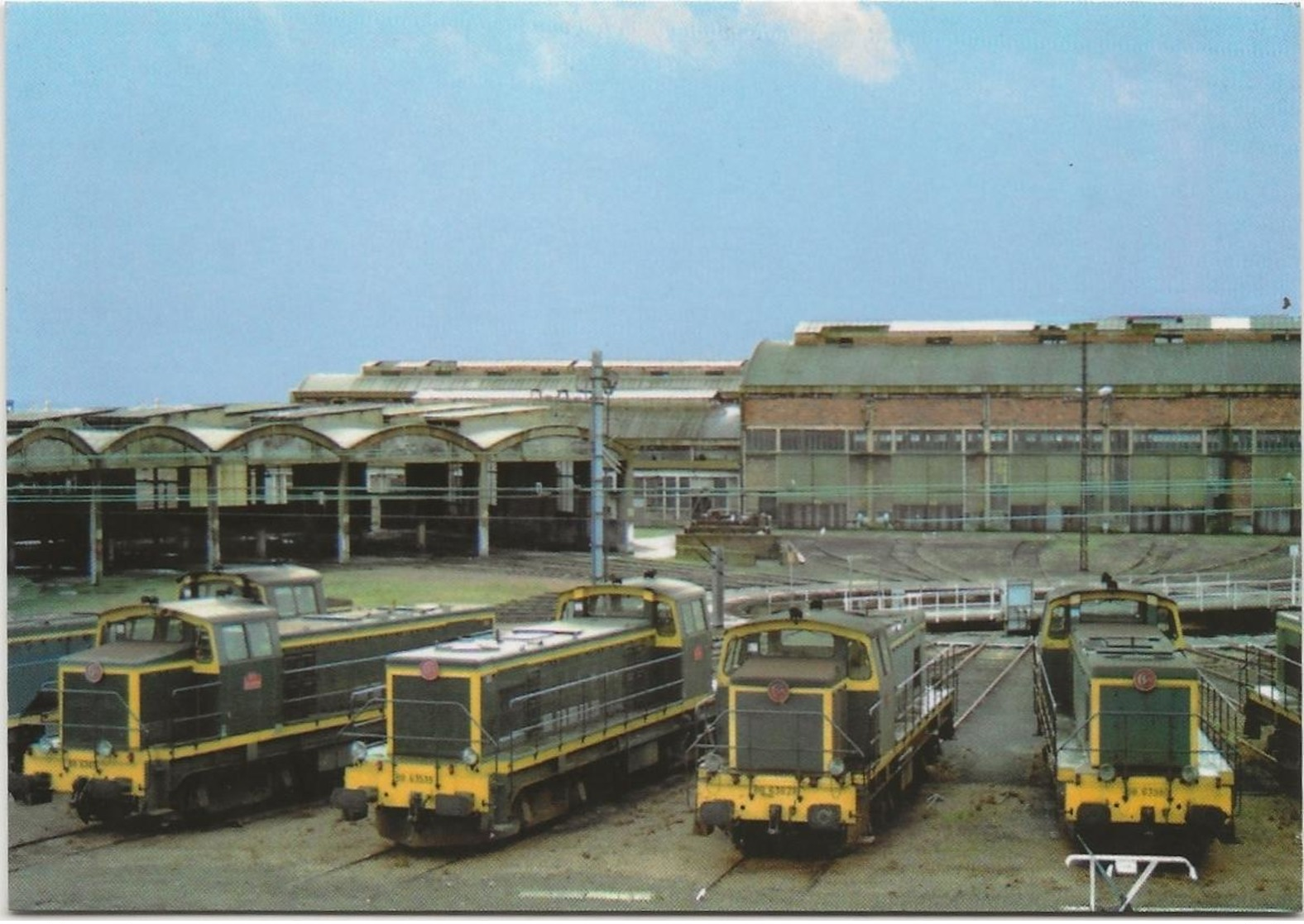 CPSM  Un Groupe De BB 63000/63500 Stationne Autour D'un Point Tournant  D L'ancien Dépot Aujourd'hui Rasé - Le Mans