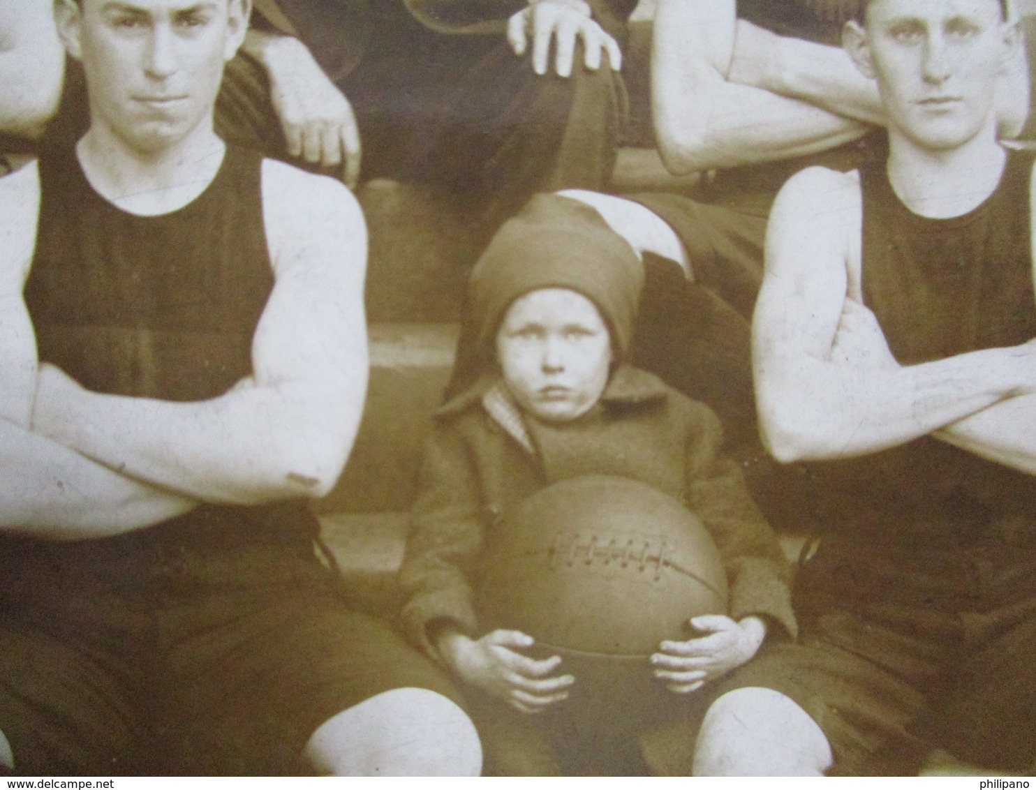 RPPC  Basketball Team With Child In Center       Ref 3753 - Pallacanestro