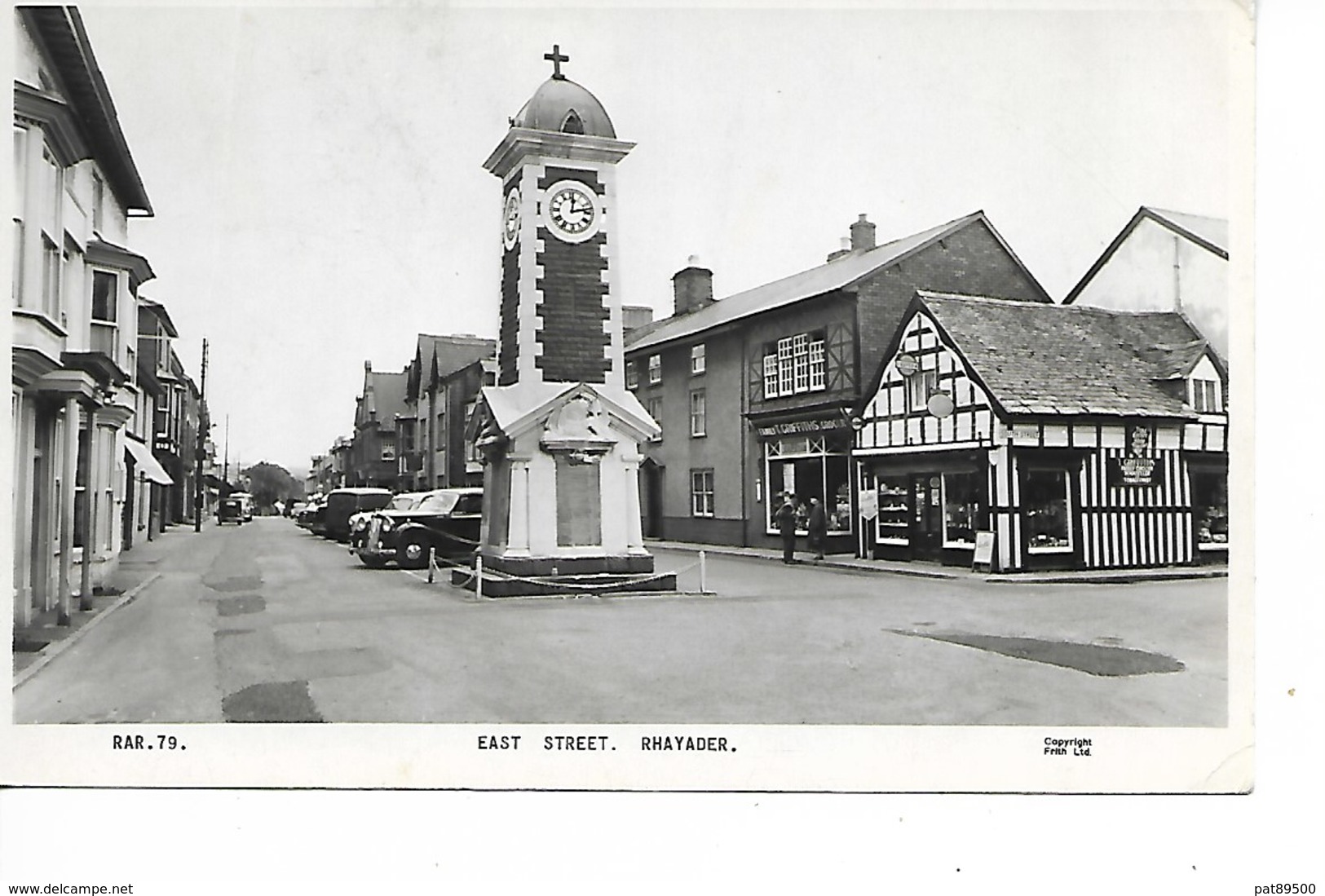 PAYS DE GALLES / RHAYADER EAST STREET (rue De L'est)  "WAR Mémorial" CPA Glacée Voyagée ?? Timbre Décollé / RARE +++++ - Radnorshire