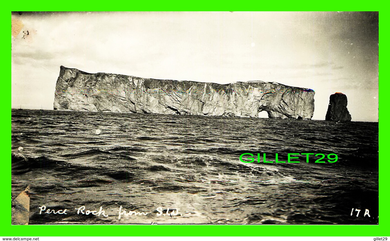 PERCÉ, QUÉBEC - PERCE ROCK FROM SOUTH WEST - CARTE-PHOTO - H.V. HENDERSON - - Percé