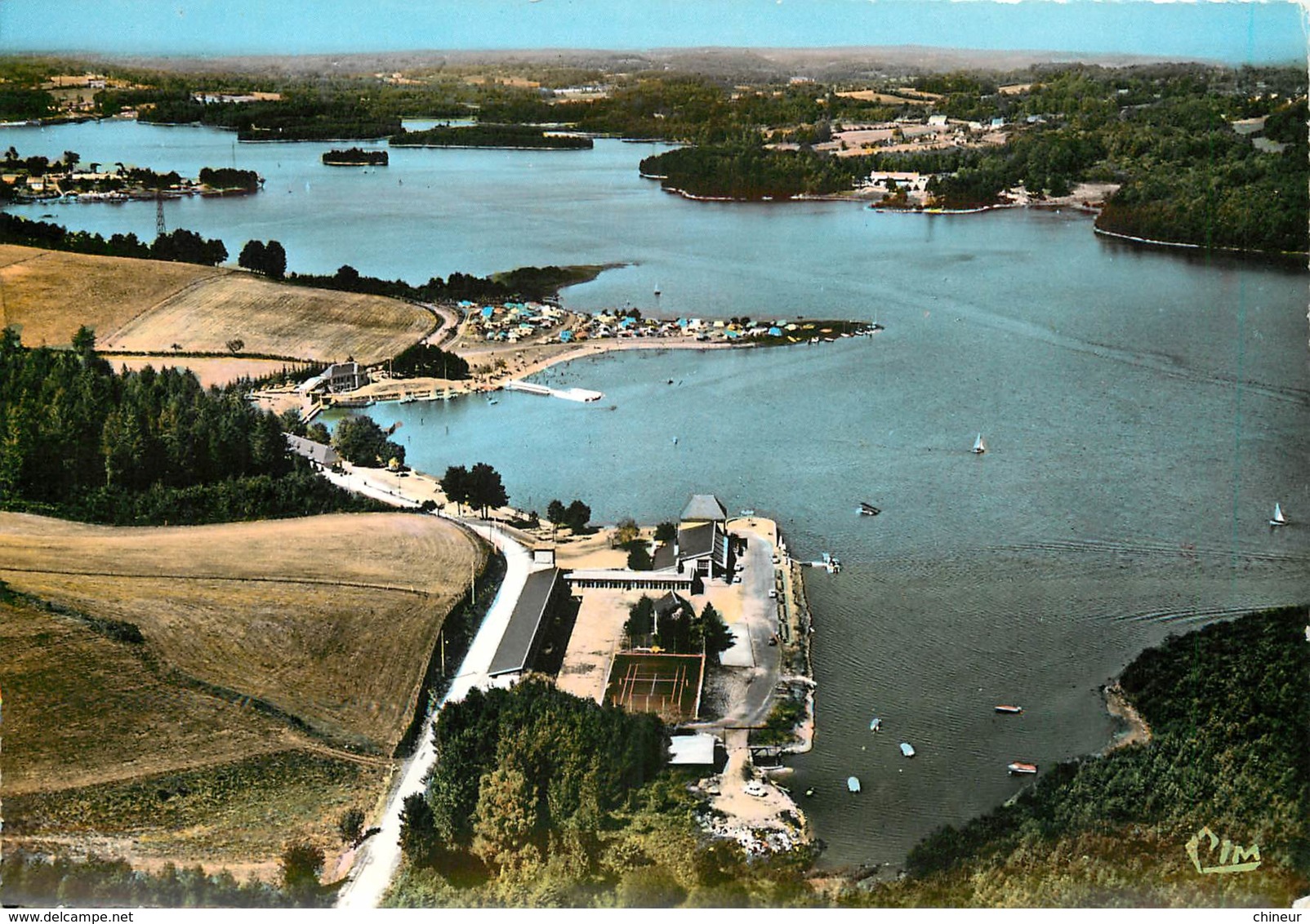 NEUVIC D'USSEL LA PLAGE ET SON CASINO VUE GENERALE AERIENNE - Otros & Sin Clasificación