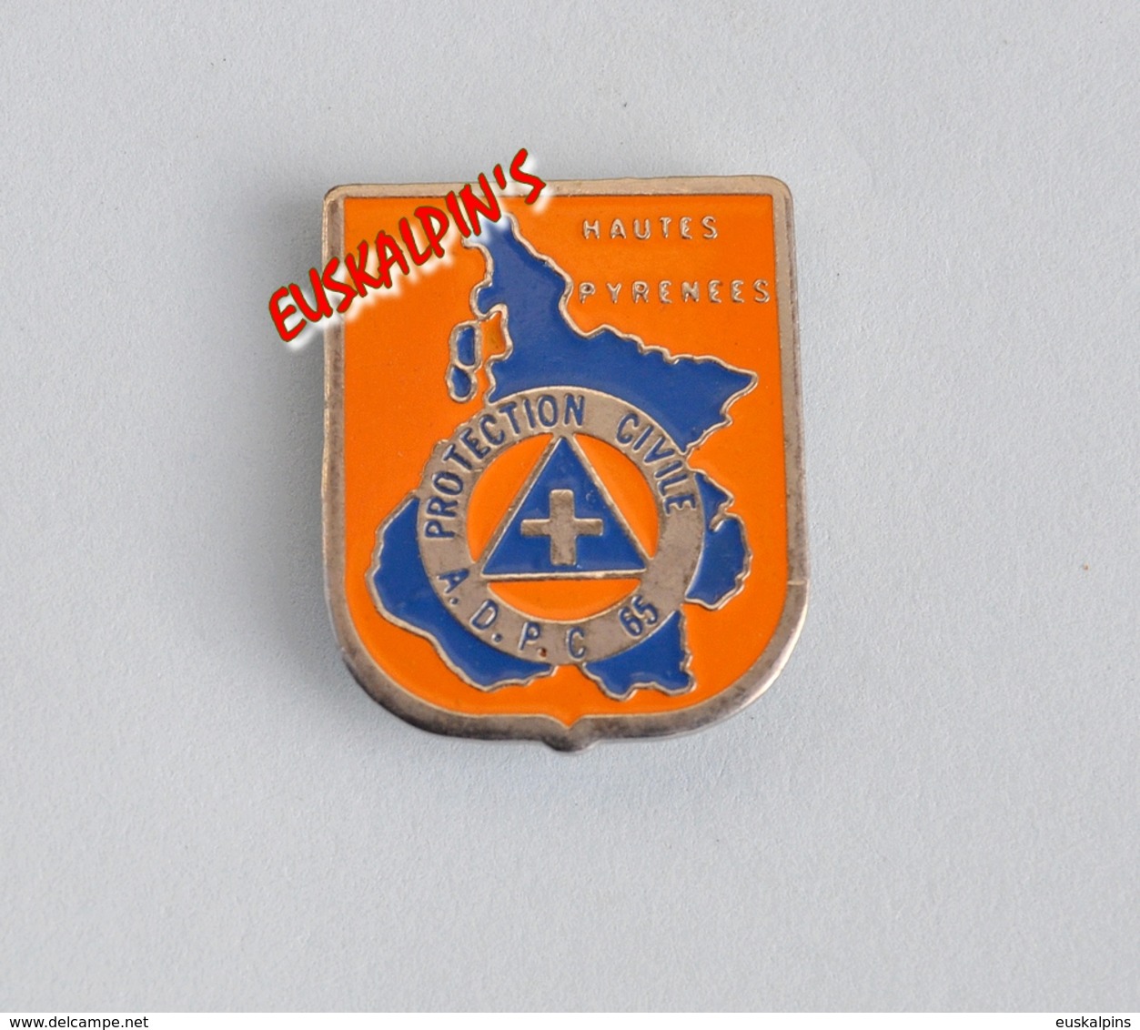 Pin's Association De Protection Civile Du Département Des HAUTES PYRÉNÉES,  ADPC 65 - Pompieri