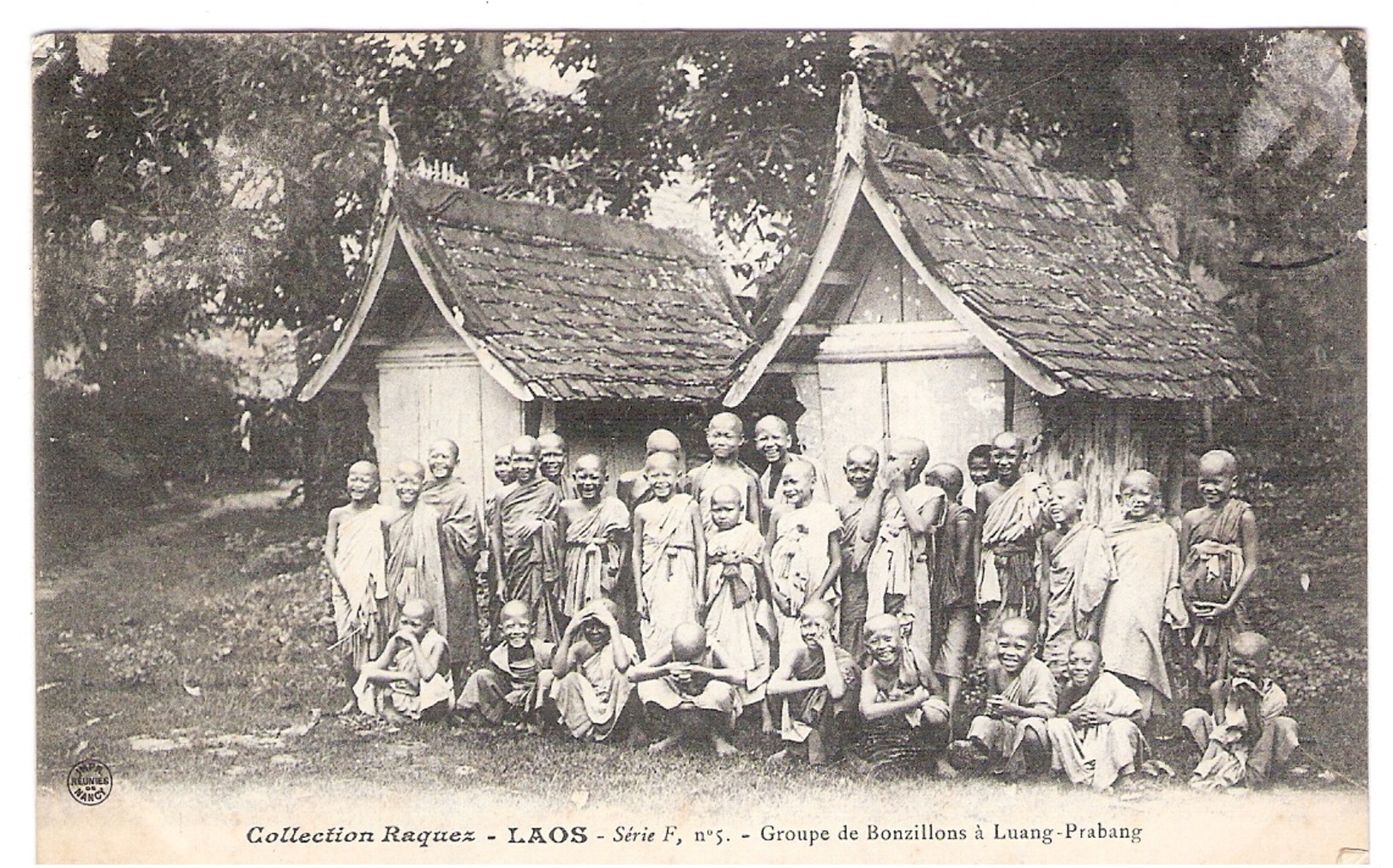 Cpa LAOS  Groupe De Bonzillons A Luang-prabang  Collection Raquuez Serie F N.5      -T- - Laos