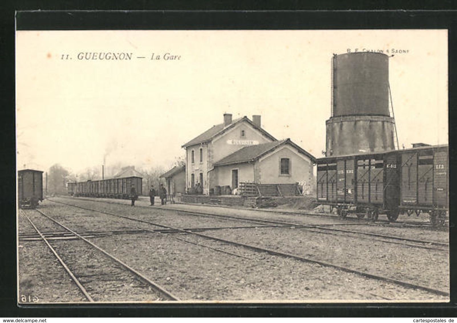 CPA Gueugnon, La Gare, La Gare Avec Waggons Auf Gleisen - Gueugnon
