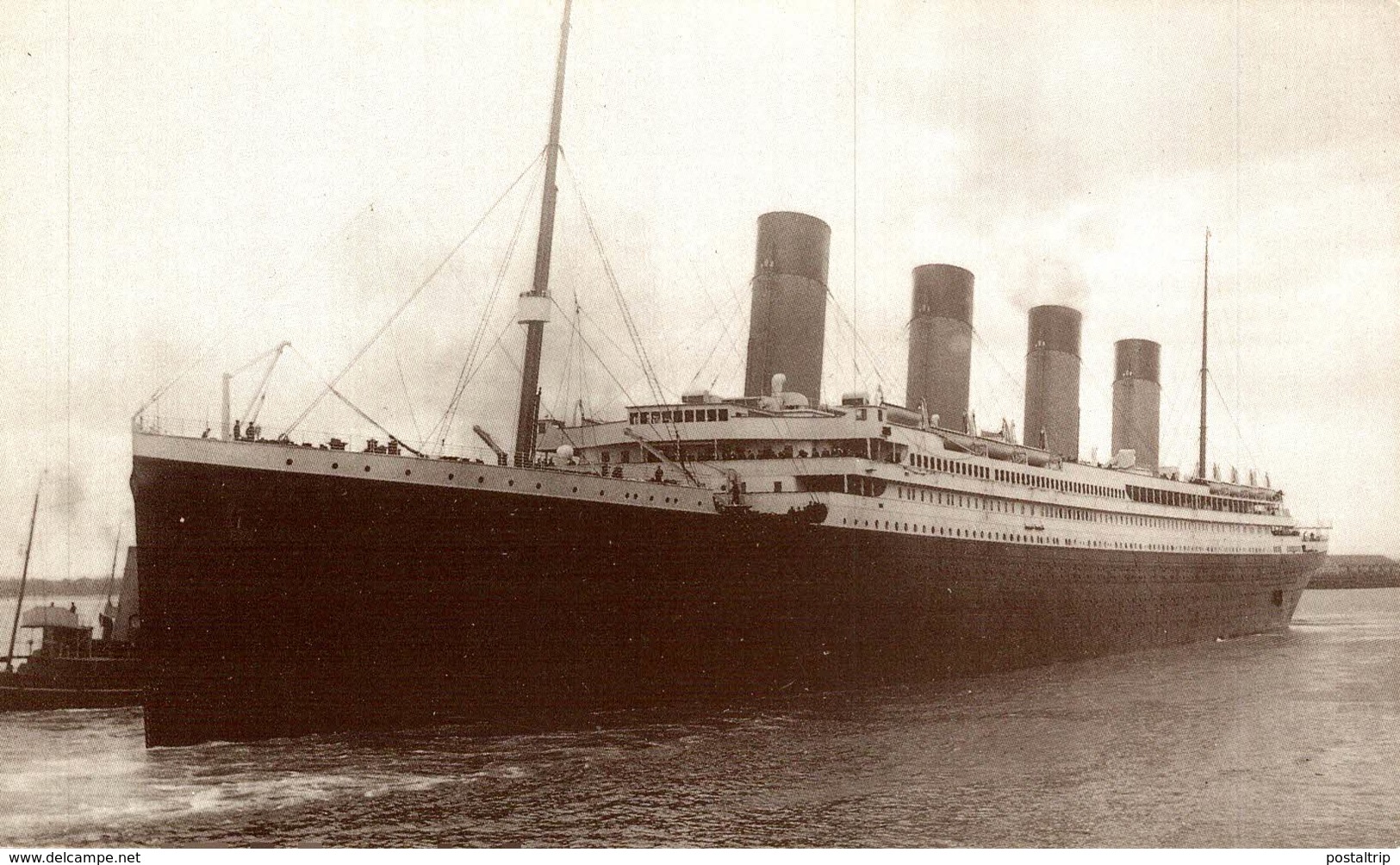 TITANIC LEAVES SOUTHAMPTON DOCKS ON HER MAIDEN AND LAST VOYAGE - Paquebote