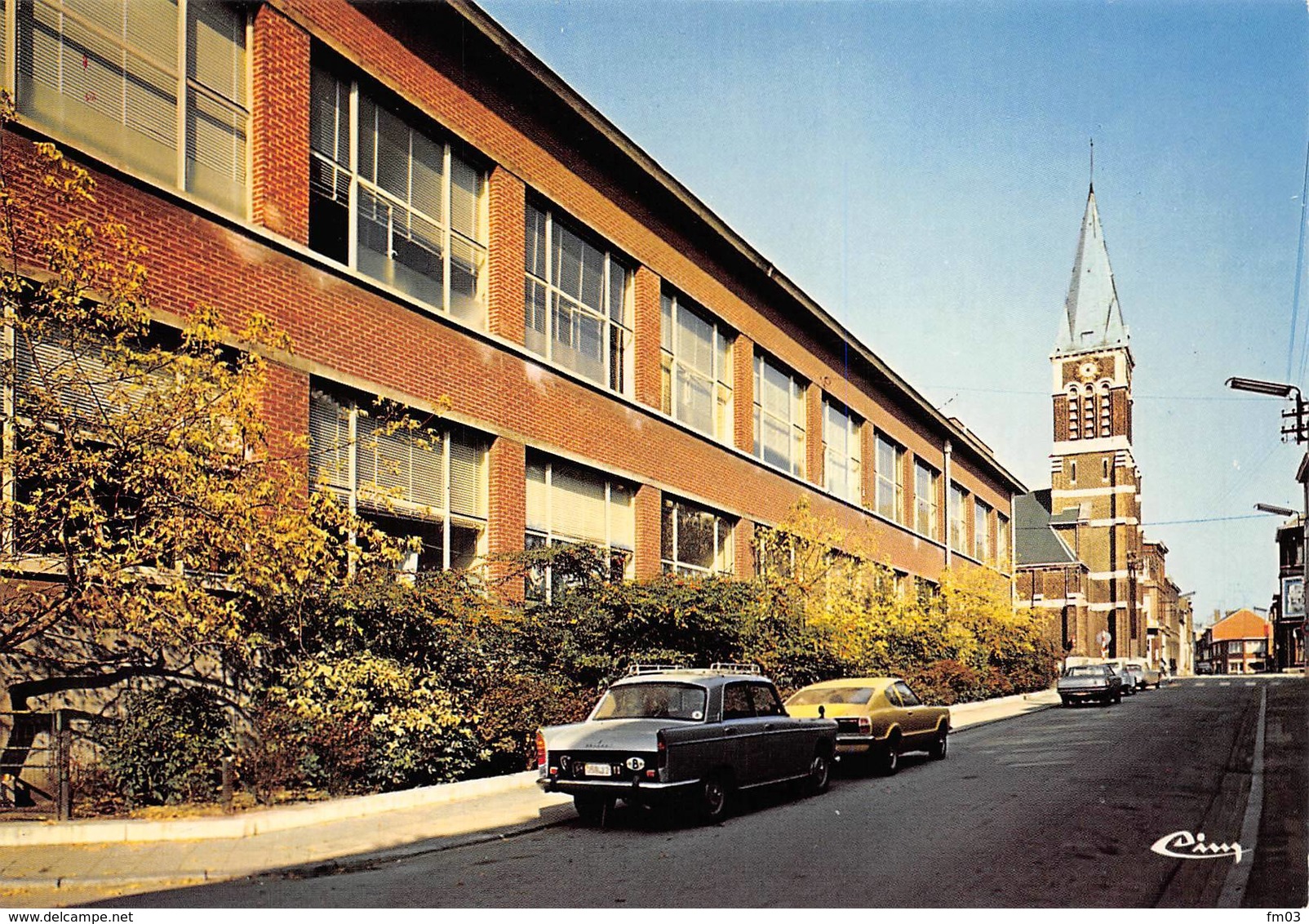 Charleroi Voitures Peugeot 404 église école - Charleroi