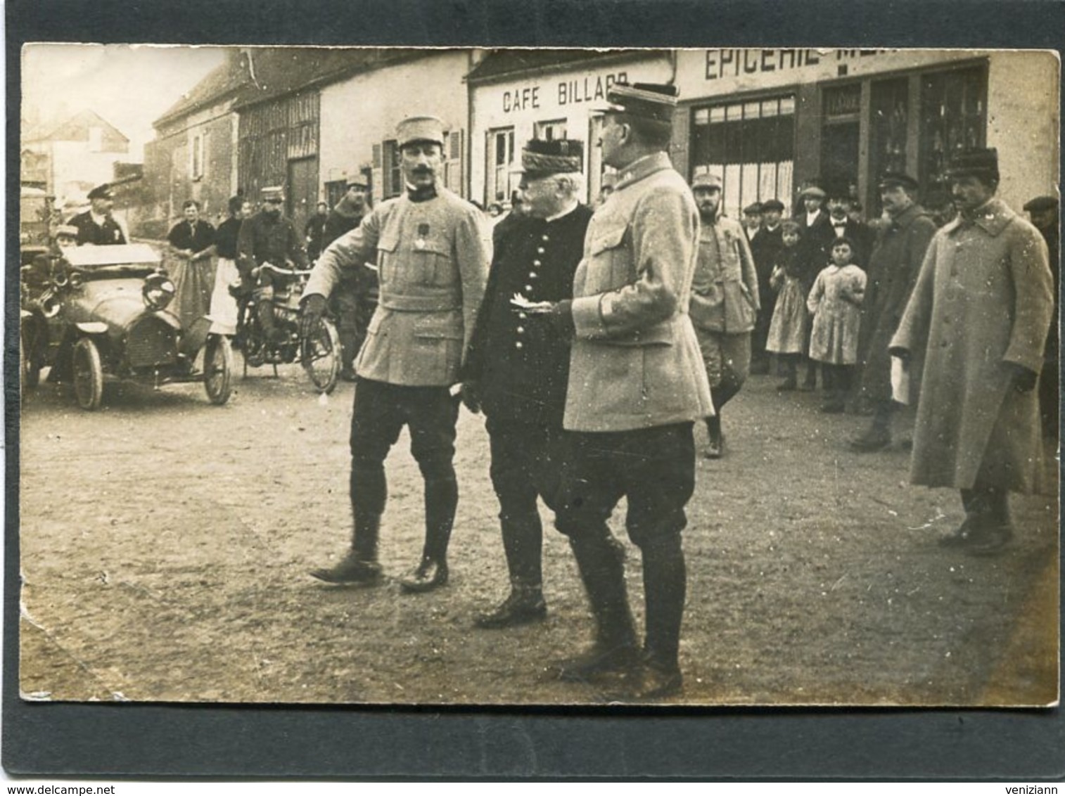 Carte Photo - Joffre Et Officiers, Animé - Automobile - Guerra 1914-18