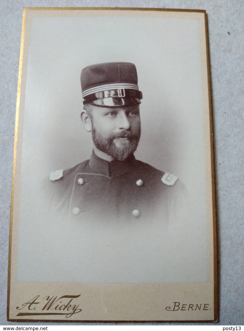 CDV Portrait Militaire SUISSE - Officier - Capitaine - Photo A. Wicky, BERNE. TBE - Guerre, Militaire