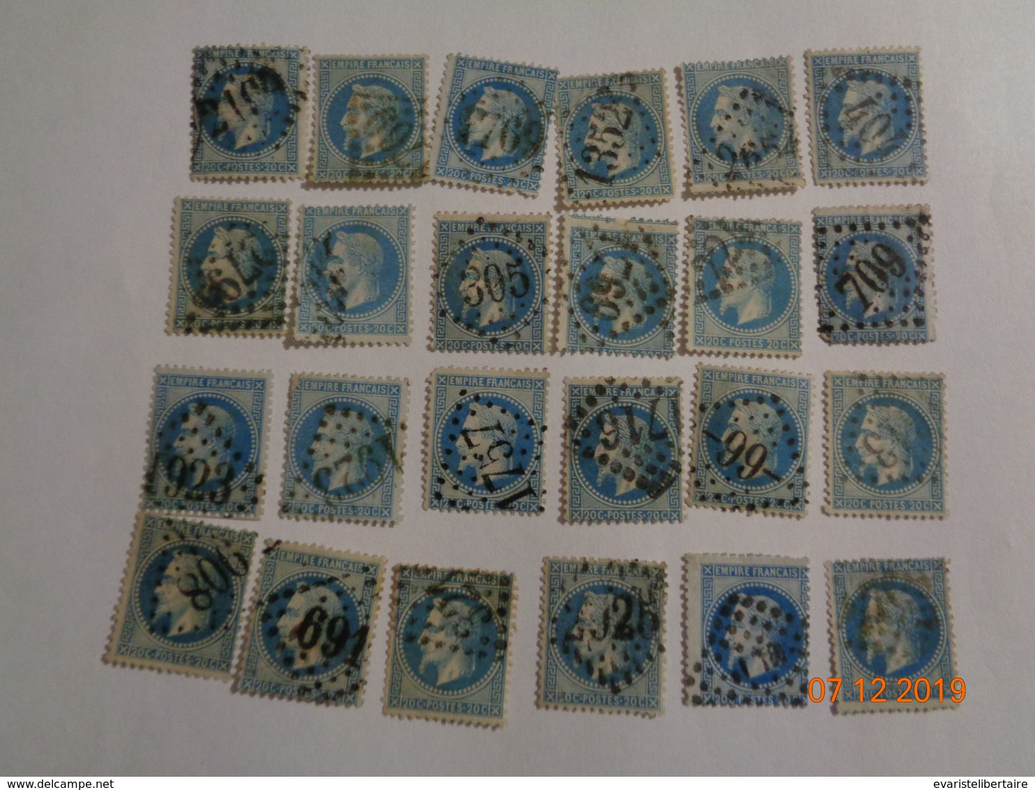 Lot N°59 :20 Timbres Napoléon III Lauré, Empire Français ,dentelé ,20 C Bleu ,n°29 B - 1863-1870 Napoléon III Con Laureles