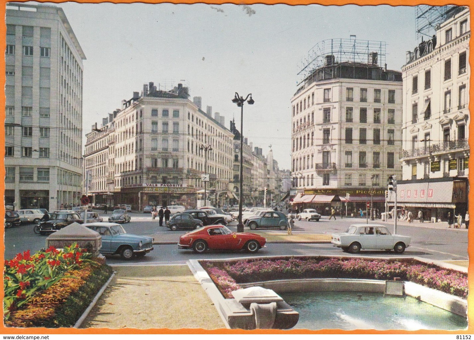 69  LYON  " Place De La République "   CPSM   Voyagée   Num  69.997.34    Voitures 2CV + Autres... - Autres & Non Classés