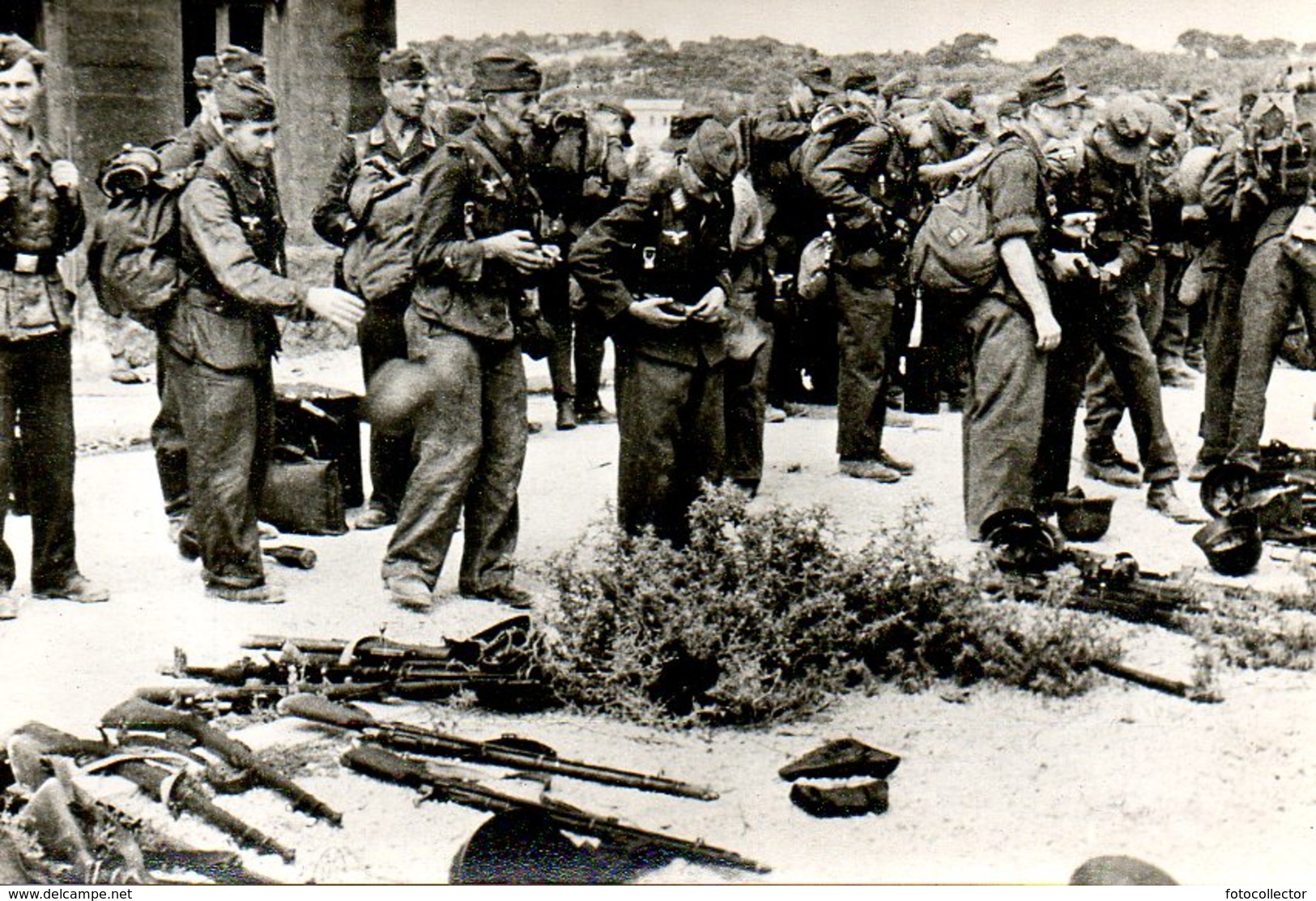 Guerre 39 45 : Août 1944 Marseille (13) Rédition Des Forts De La Veste Et De La Viste. Les Allemands Jettent Leurs Armes - Oorlog 1939-45