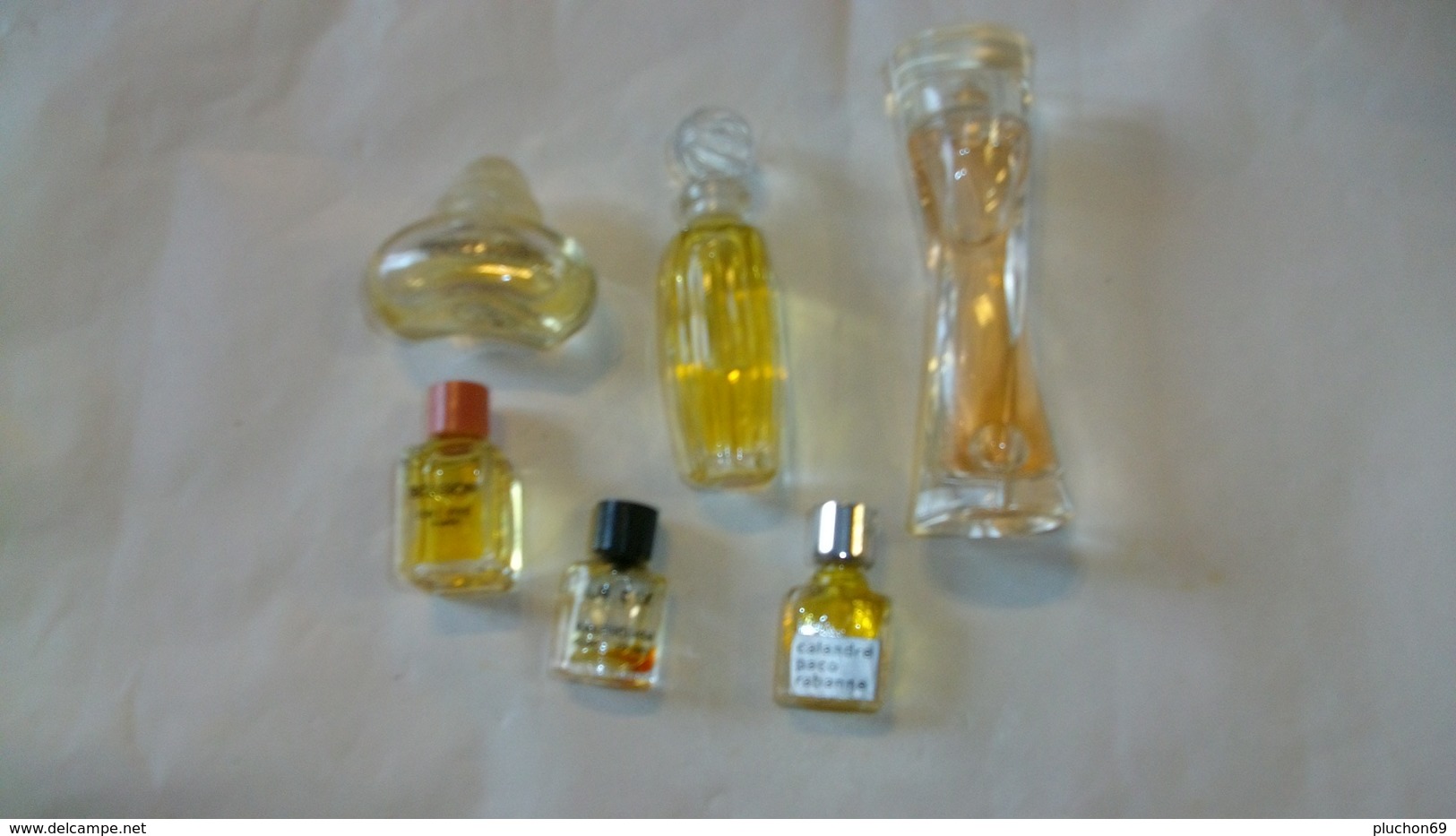 Miniature De Parfum Lot 6 Bouteilles Différentes Sans Boites 5 Bouteilles Sont  Pleines - Miniatures Femmes (avec Boite)