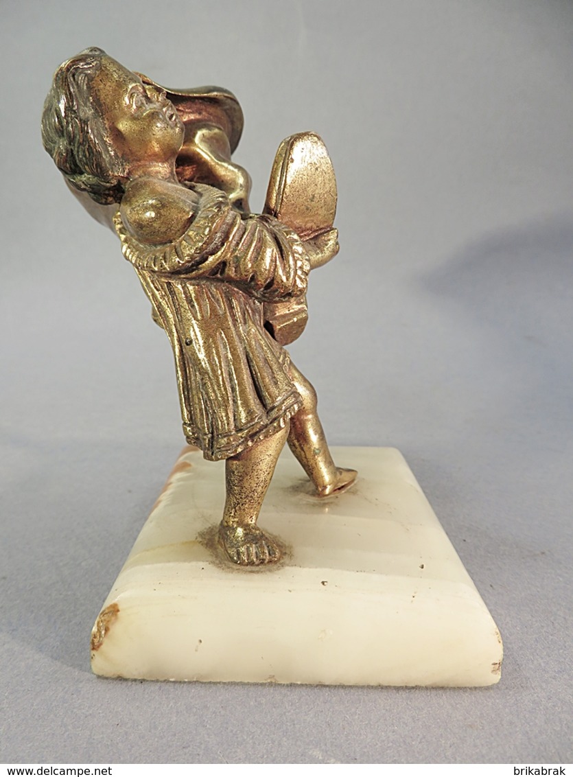 + STATUETTE EN BRONZE ENFANT A LA BOTTE + Statue Bottier Chaussure Sculpture - Bronzen