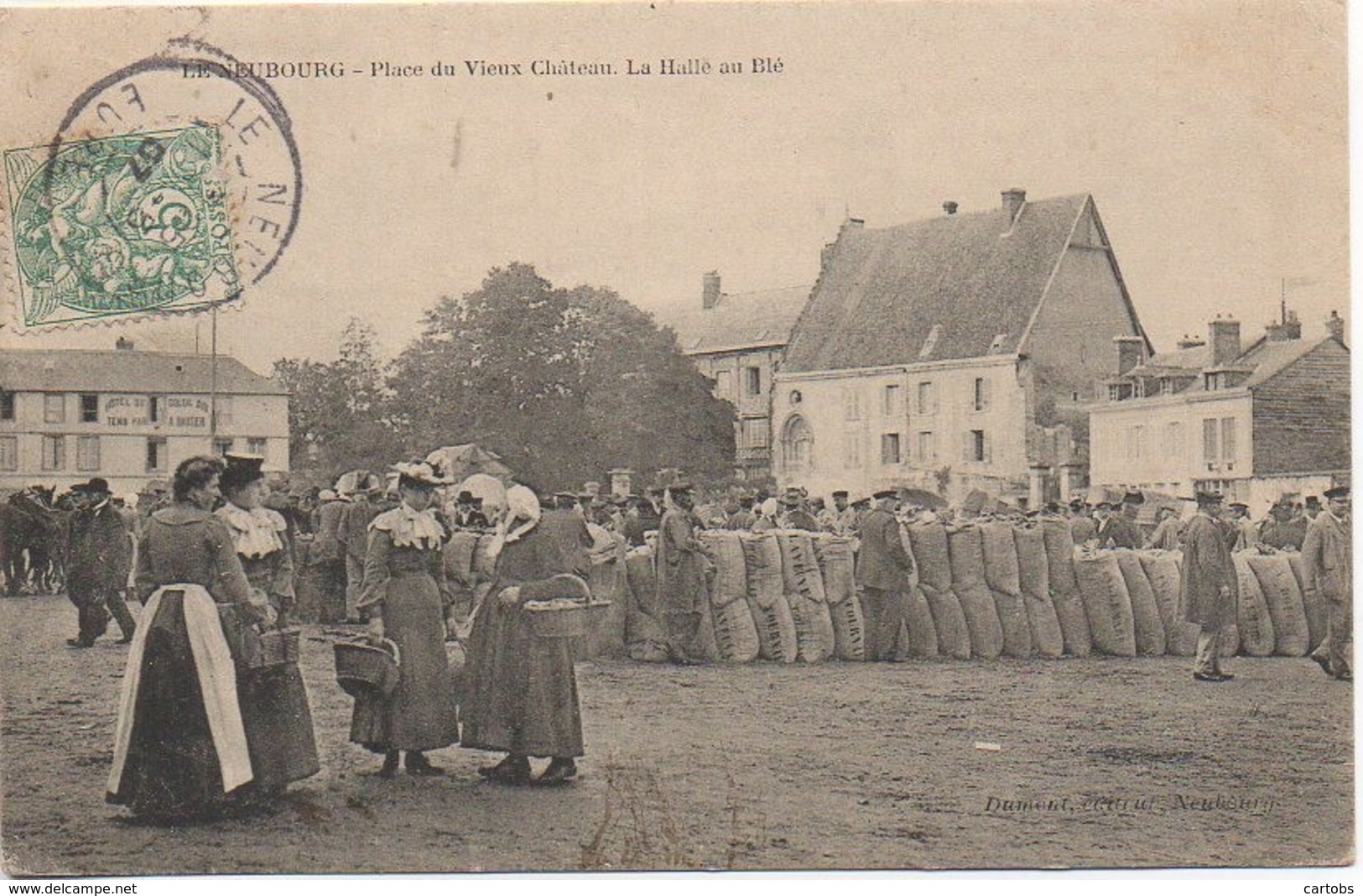 27 LE NEUBOURG  Place Du Vieux Château - La Halle Aux Blé - Le Neubourg