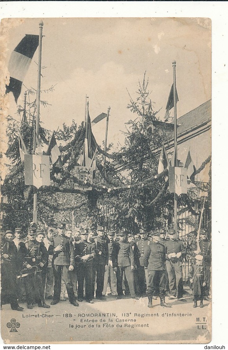 41 // ROMORANTIN   113 Eme Régiment D'infanterie  Entree De La Caserne Un Jour De Fete 188 ** - Romorantin