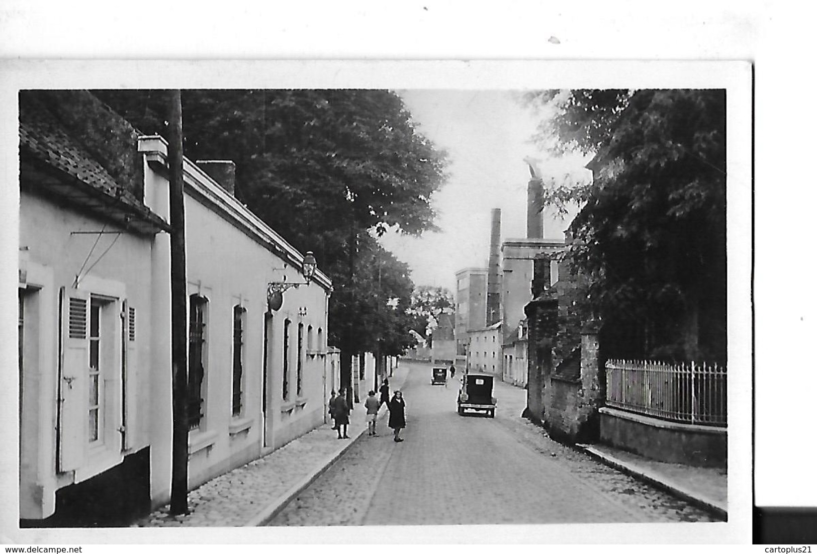 MARQUISE  N 17   RUE DE L EGLISE  FACON PHOTO PERSONNAGES VOITURE       DEPT 62 - Marquise