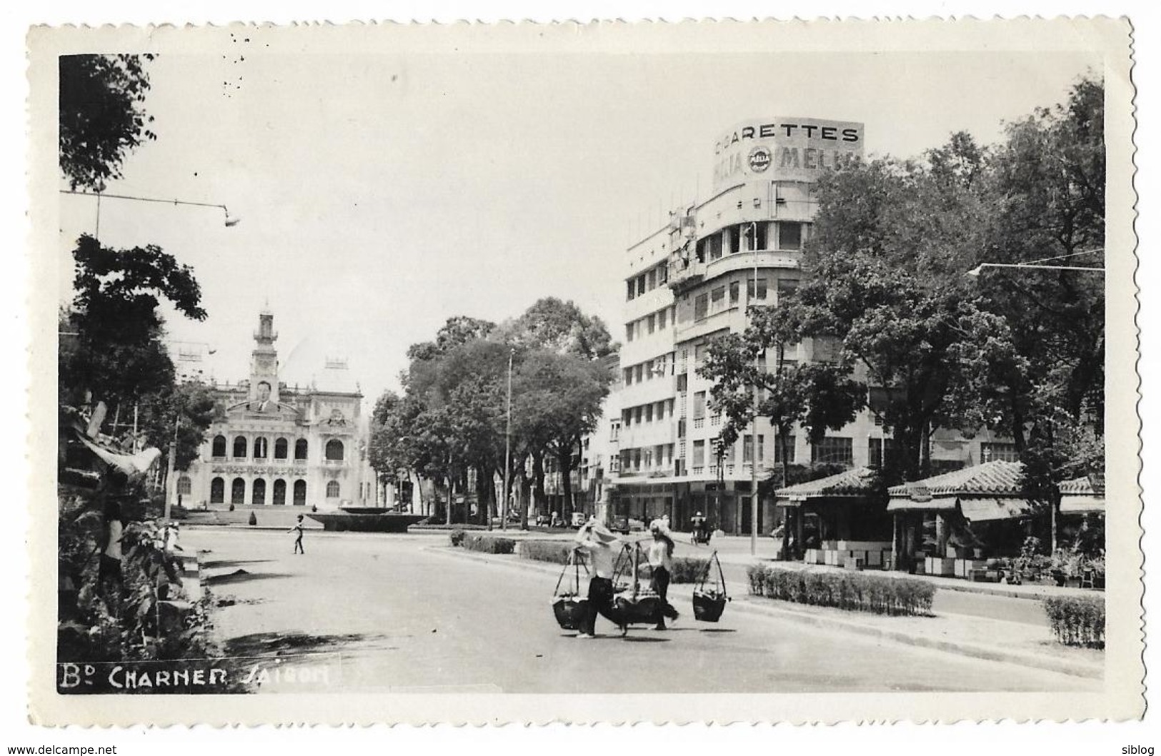 PHOTO - SAIGON - Boulevard Charner - Ft 13,5 X 8,5 Cm (personnes Avec Des Palanches - Lieux