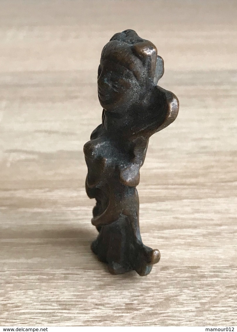 Insolite Statuette Figurine En Bronze - Ancien Gandhara - 200/300 AD - Aziatische Kunst