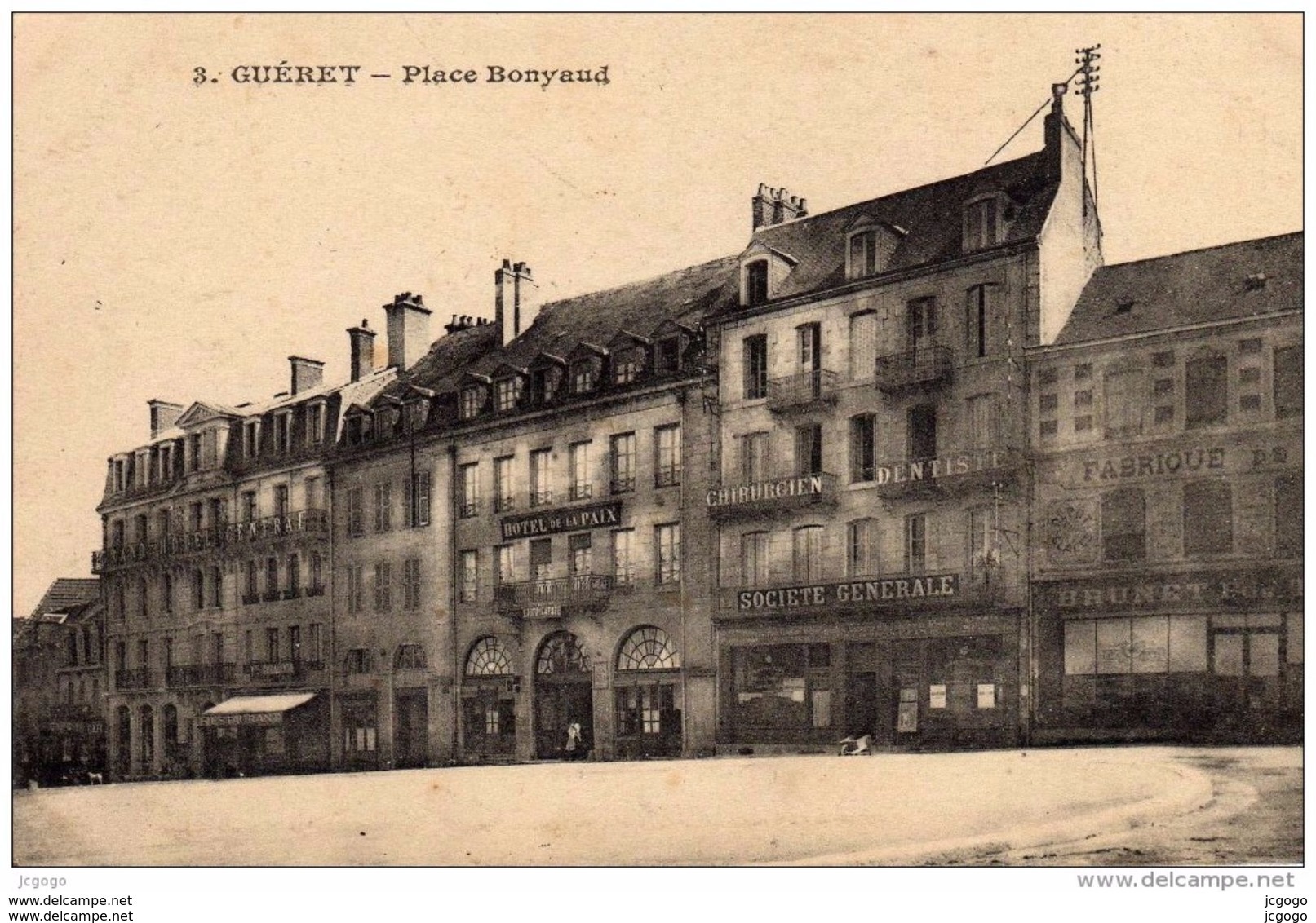 GUERET - Place Bonyaud  2 Scans   TBE   Commerces : Hôtel De La Paix  Société Générale   Dentiste.... - Guéret
