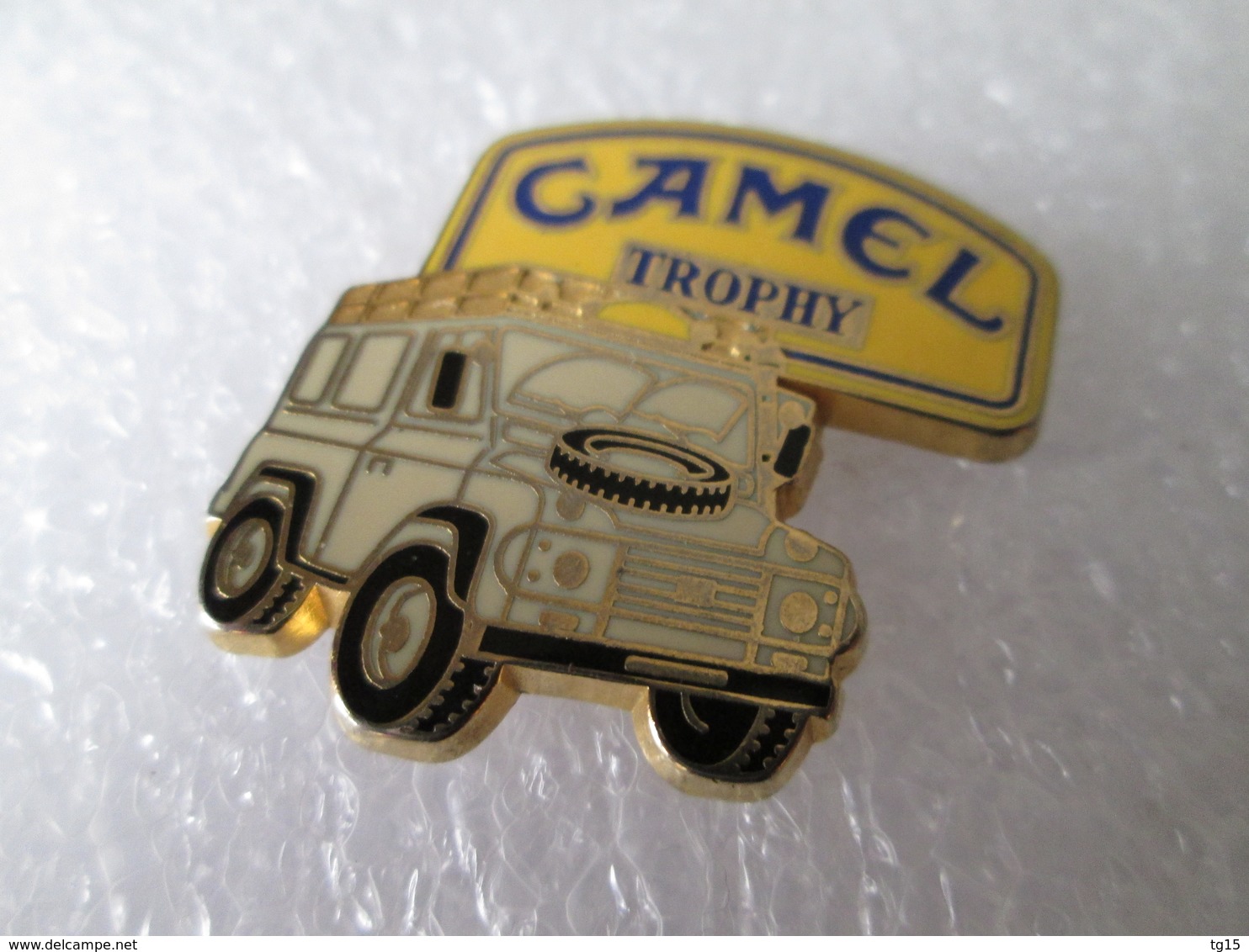 PIN'S   LAND ROVER DEFENDER   CAMEL  TROPHY  Arthus Bertrand - Andere & Zonder Classificatie