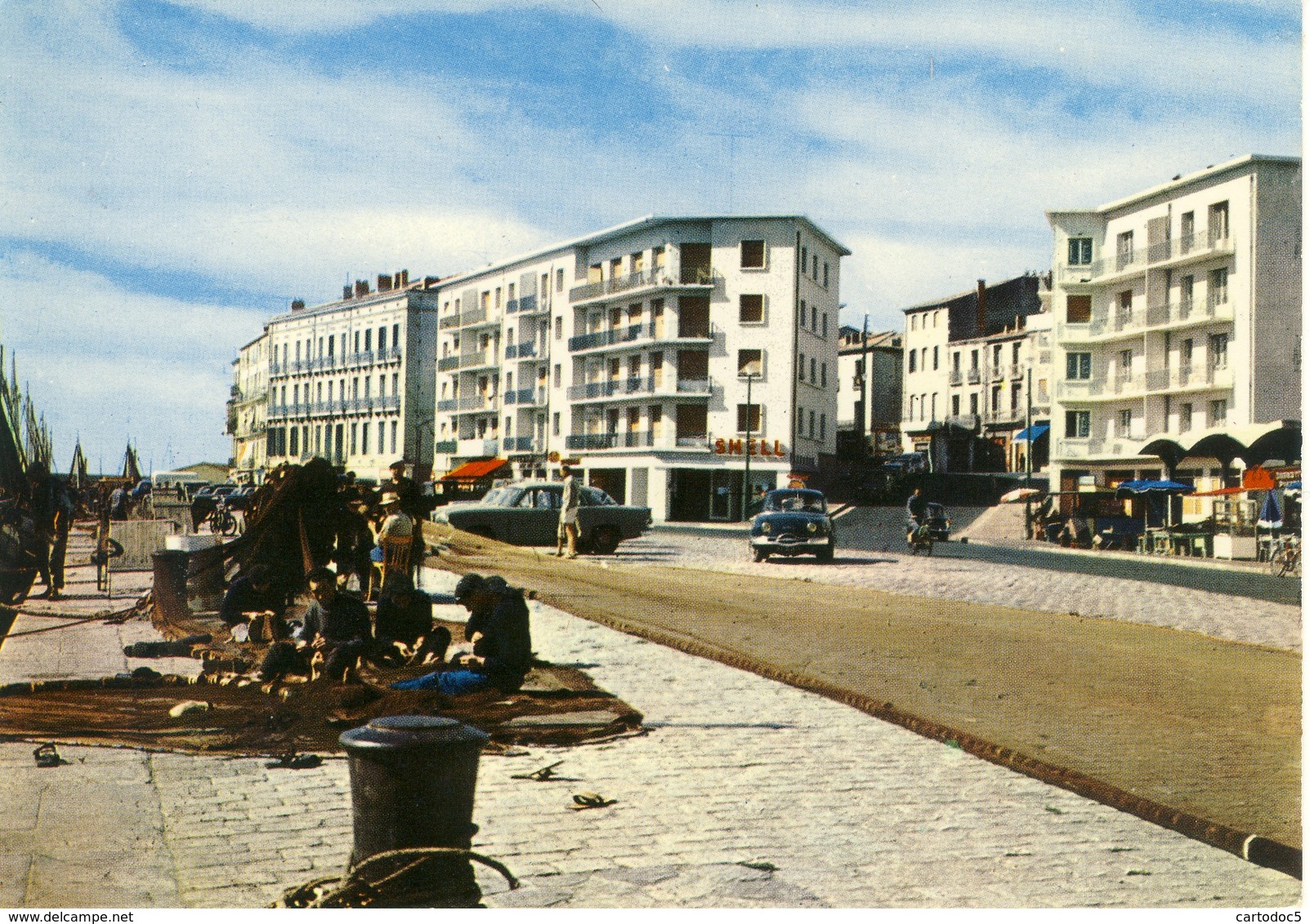 Sete  Les Quais De La Marine Et Les Nouveaux Immeubles  Cpm Format 10-15 - Sete (Cette)