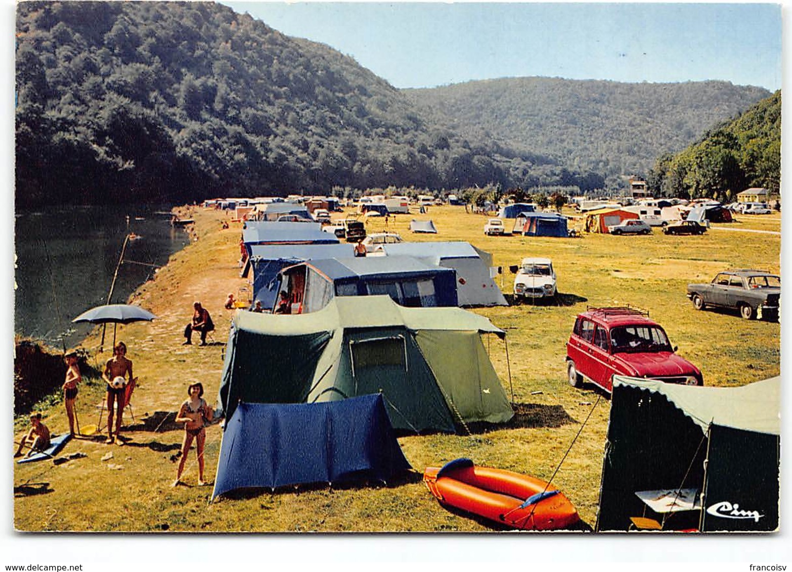 Haulme.  Camping. Coin De Pêche Dans Le Semoy  Automobile Voitures Citroen Ami  Renault 4L .... Edit Cim - Autres & Non Classés