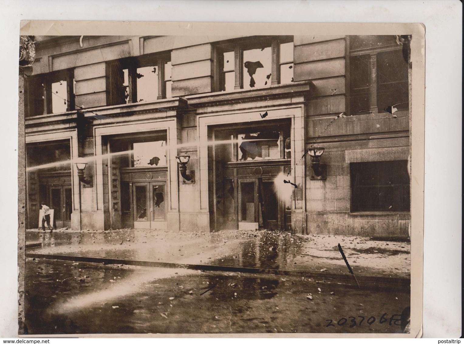 NEBRASKA OMAHA POLICE PROTECTS NEGRO FIRE HOSE COURTHOUSE HUNG MAYOR SMITH 25*20CM Fonds Victor FORBIN 1864-1947 - Lugares