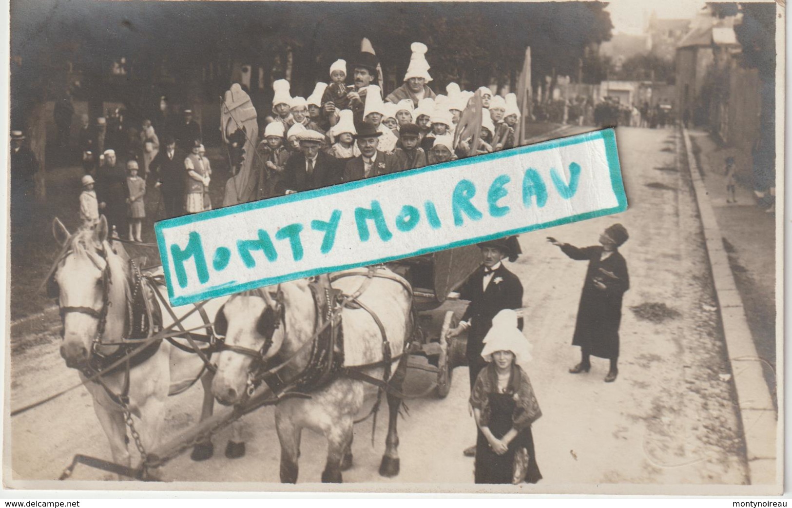 Calvados : BAYEUX  Carte  Photo :   Défilé  , Attelage - Bayeux