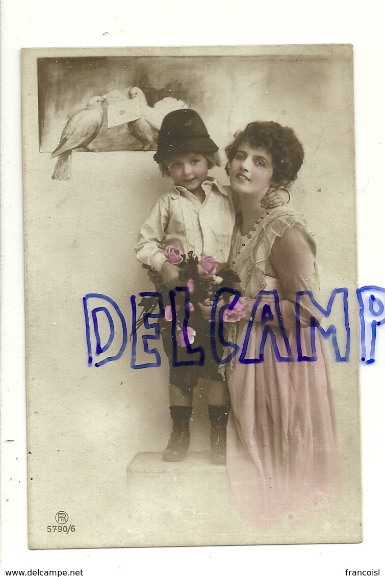 Photographie Montage Jeune Femme Et Enfant, Roses, Colombes, Enveloppe. 1919 - Autres & Non Classés