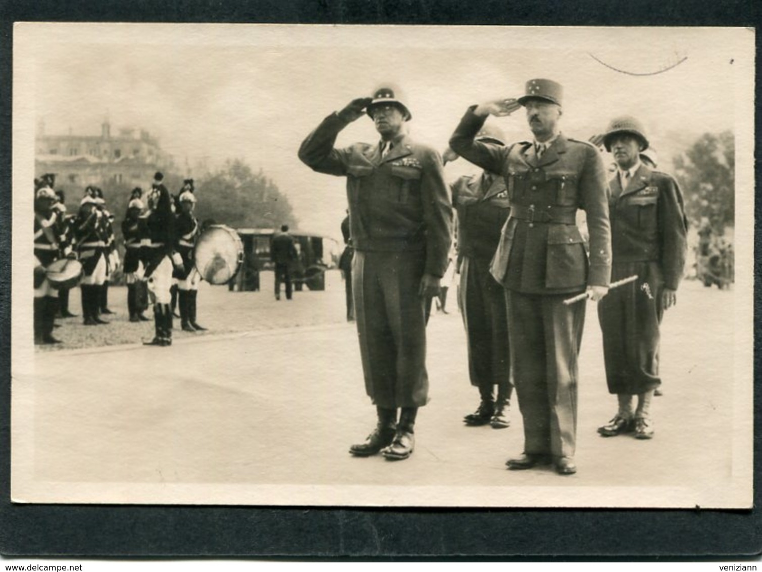 CPA - LIBERATION DE PARIS - Le Général Bradley Et Le Général Koenig Devant La Tombe Du Soldat Inconnu - Guerra 1939-45