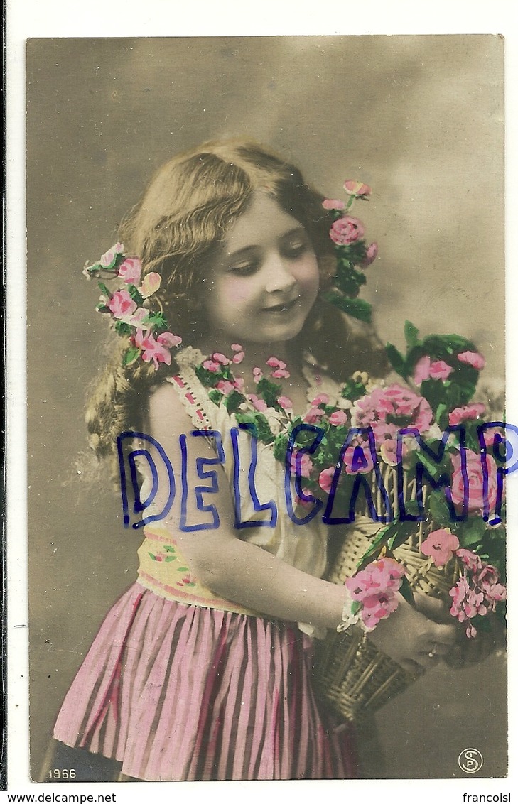 Photographie. Petite Fille Et Roses. 1913 - Portraits