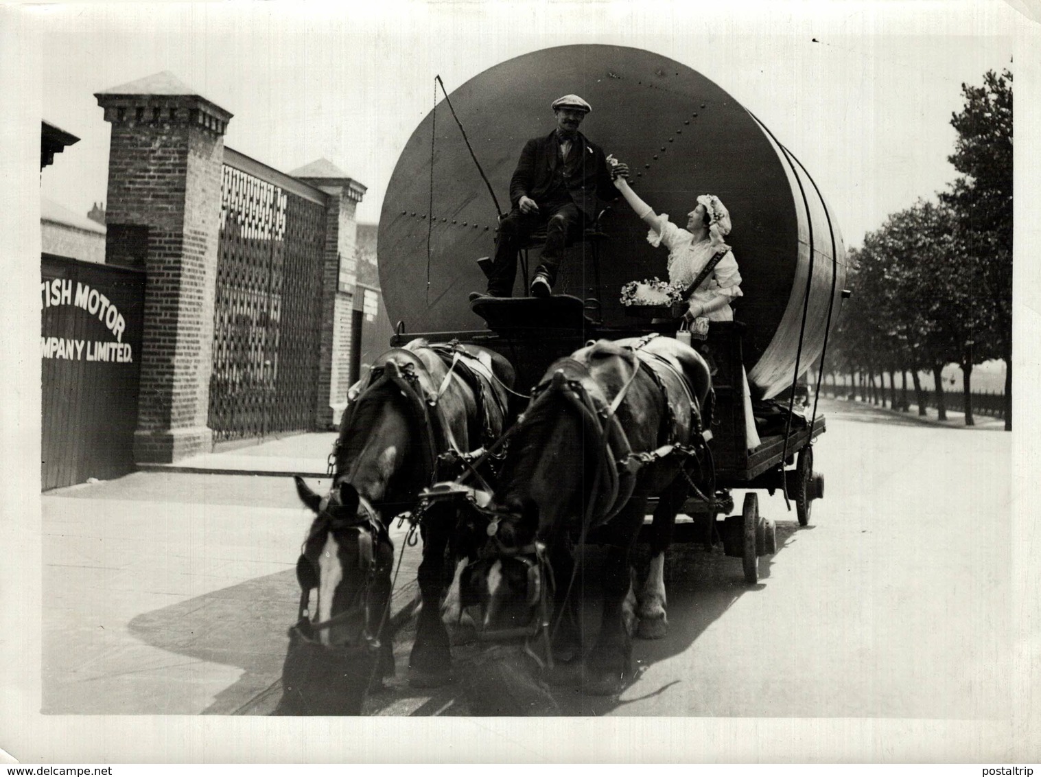 BRITISH MOTOR ALEXANDRIA WARF AM ATTACK OIL TANK   21*16CM Fonds Victor FORBIN 1864-1947 - Coches