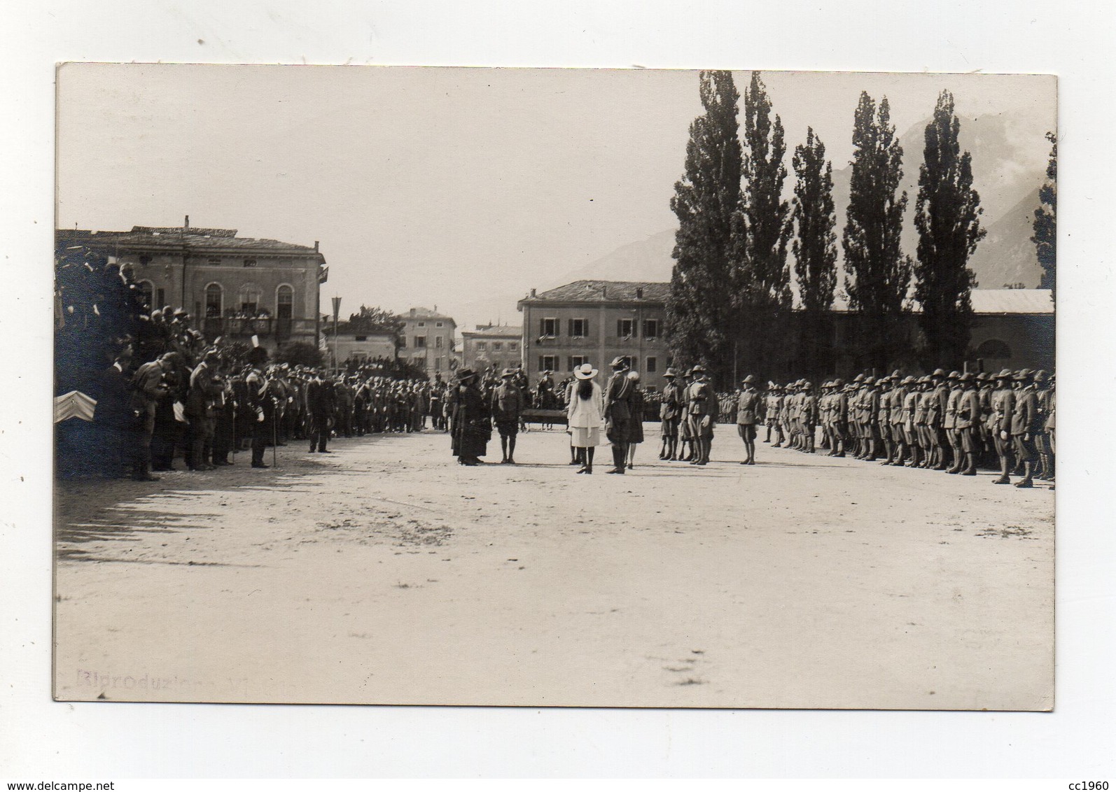 Trento - Primo Dopoguerra - Anni 20 - Cartolina Fotografica - Militari E Civili In Piazza D 'Armi - (FDC18763) - War 1914-18