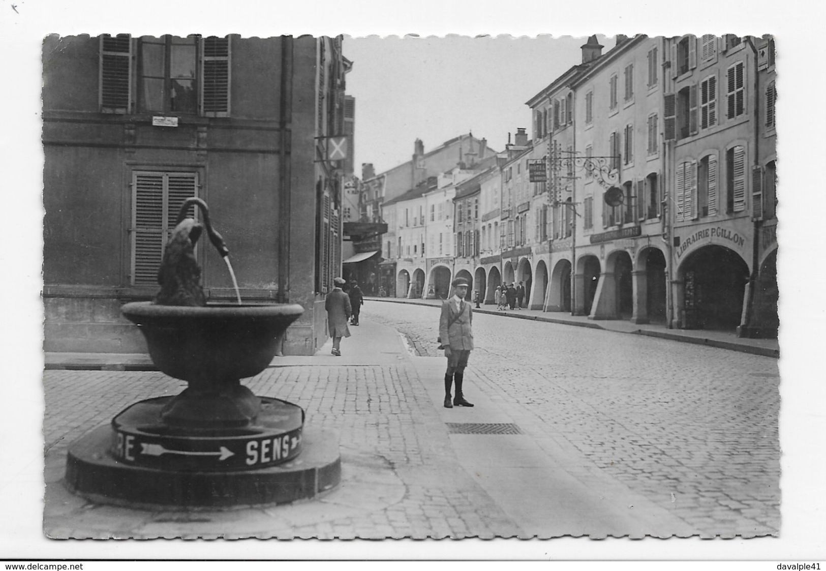 88  REMIREMONT   FONTAINE ET LES ARCADES   2 SCANS - Remiremont