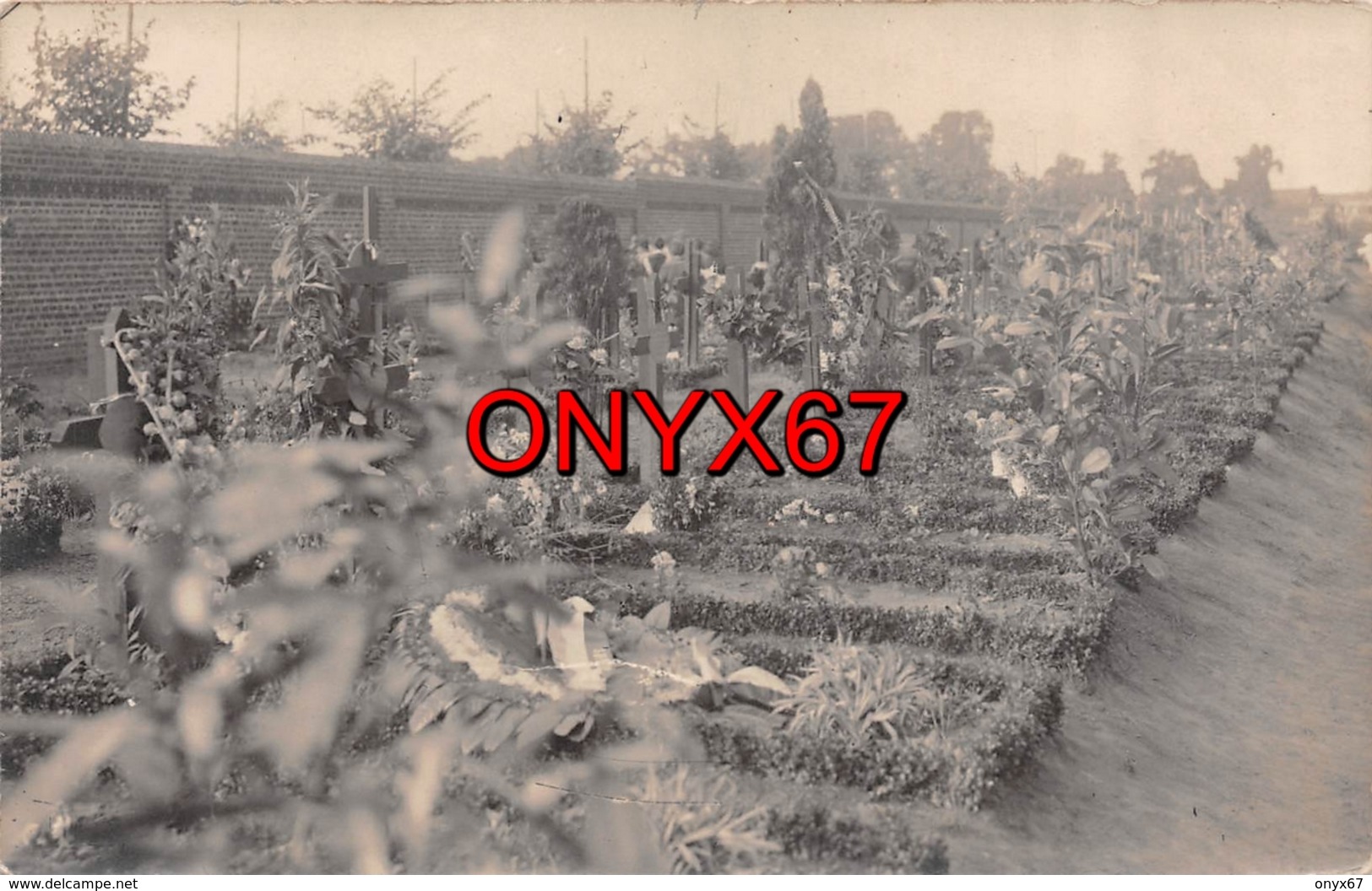 Carte Postale Photo Militaire Allemand DOUAI (Nord) Cimetière Militaire-Friedhof-Krieg Guerre 14/18 - Douai