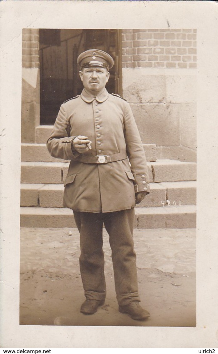 AK Foto Deutscher Soldat Mit Zigarre - 1. WK (45412) - Weltkrieg 1914-18