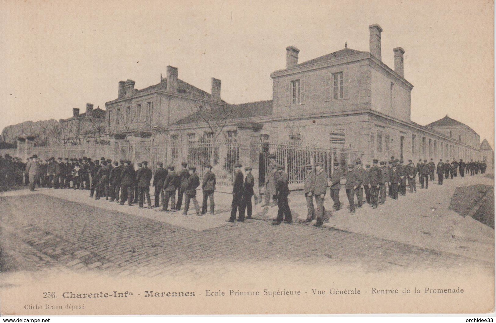 CPA Marennes - Ecole Primaire Supérieure - Vue Générale - Rentrée De La Promenade (jolie Animation) - Marennes