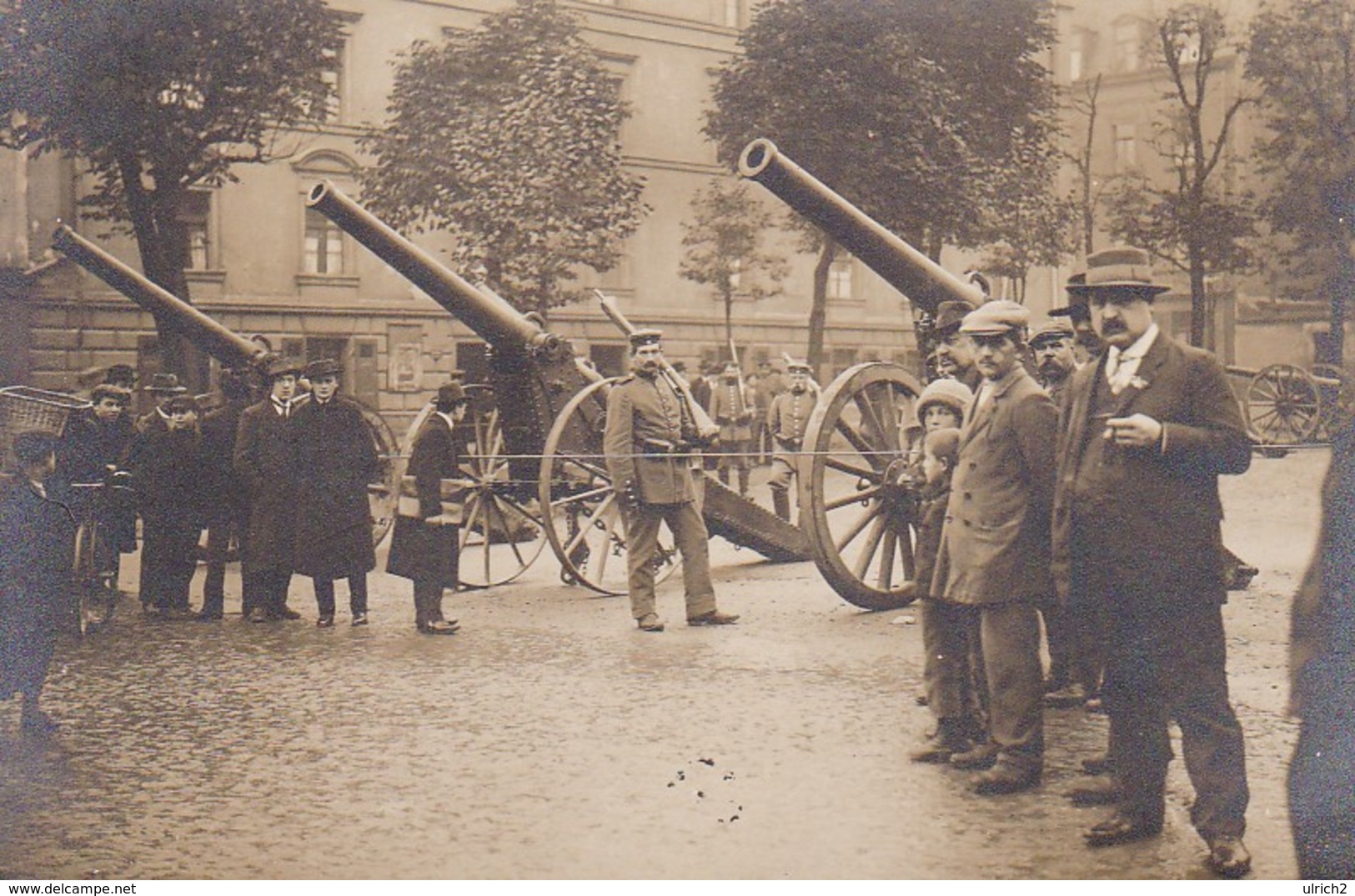 AK Foto Deutsche Soldaten Und Zivilisten Mit Geschützen - Artillerie  - 1. WK (45429) - Guerre 1914-18