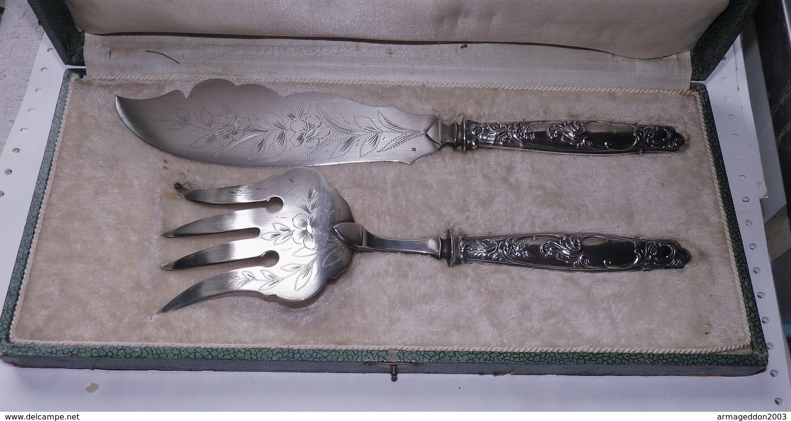 EPOQUE NAPOLEON SERVICE A POISSONS CISELE ARGENT FOURRE POINCON ARD + MINERVE - Silverware