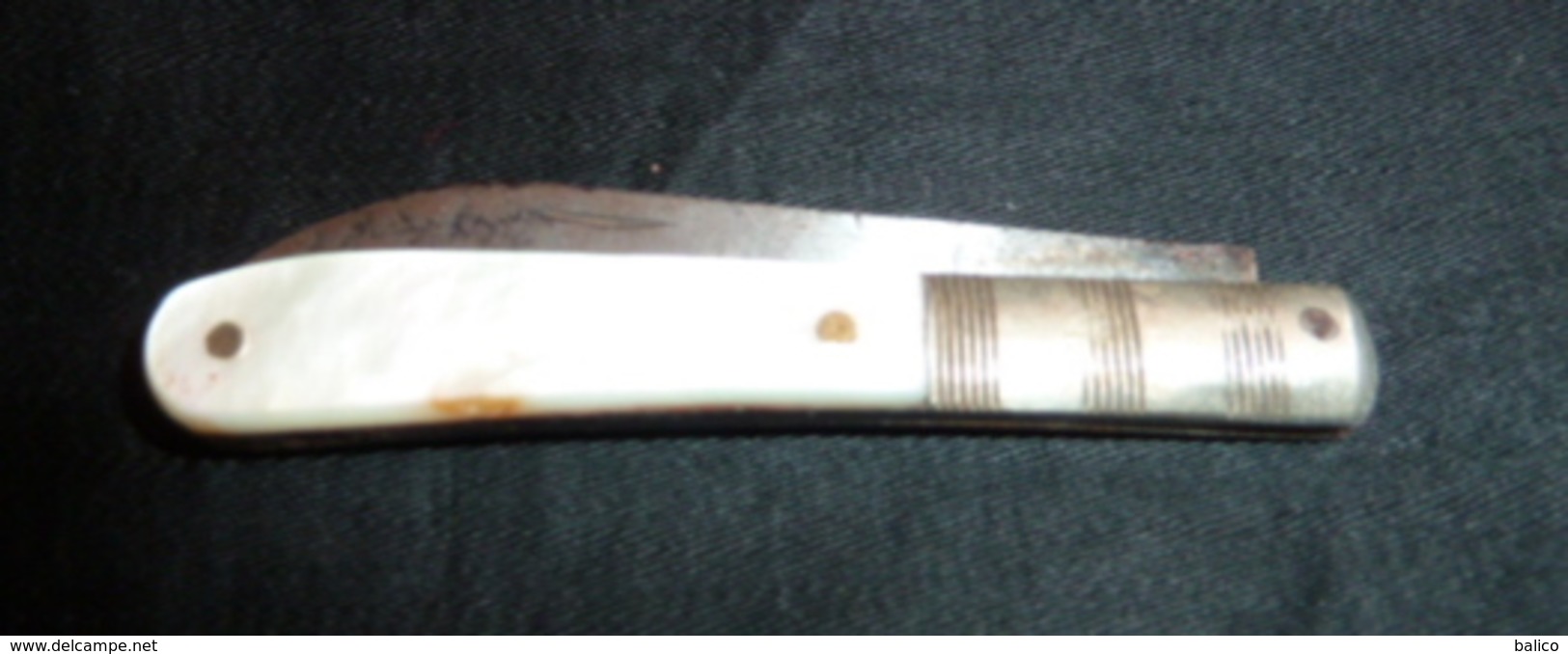 Couteau Ancien,  Manche Avec De La Nacre - Couteaux