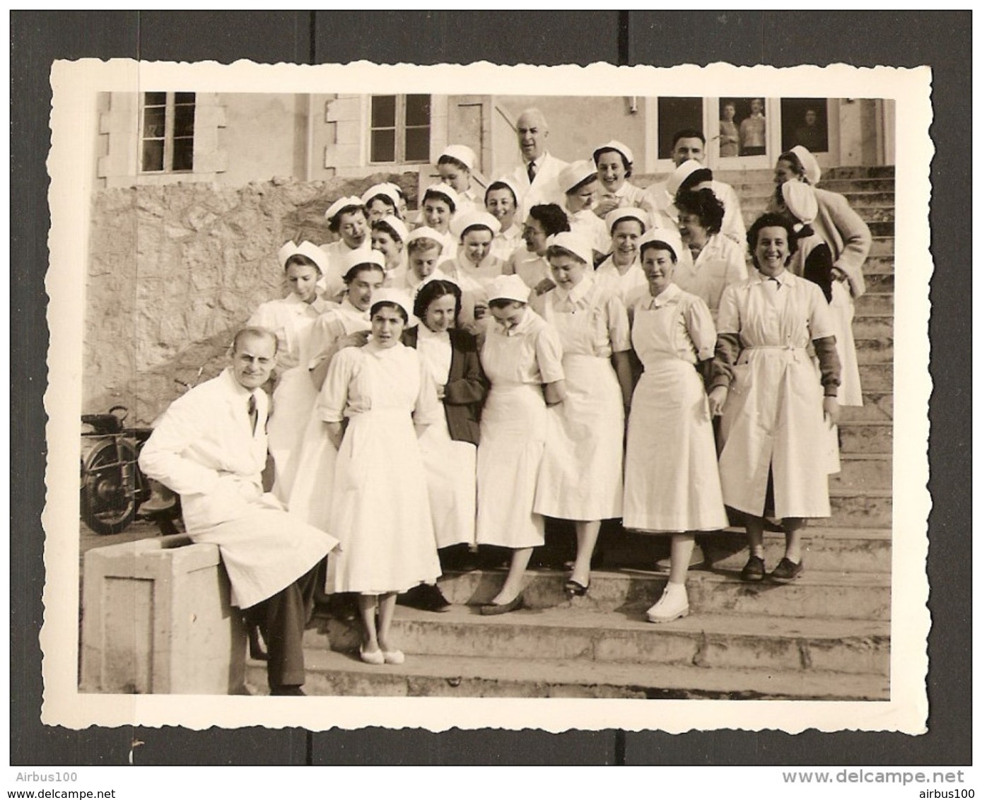 PHOTO ORIGINALE GROUPE D'INFIRMIERES DOCTEUR MÉDECIN - GROUP OF NURSES DOCTOR - Persone Anonimi