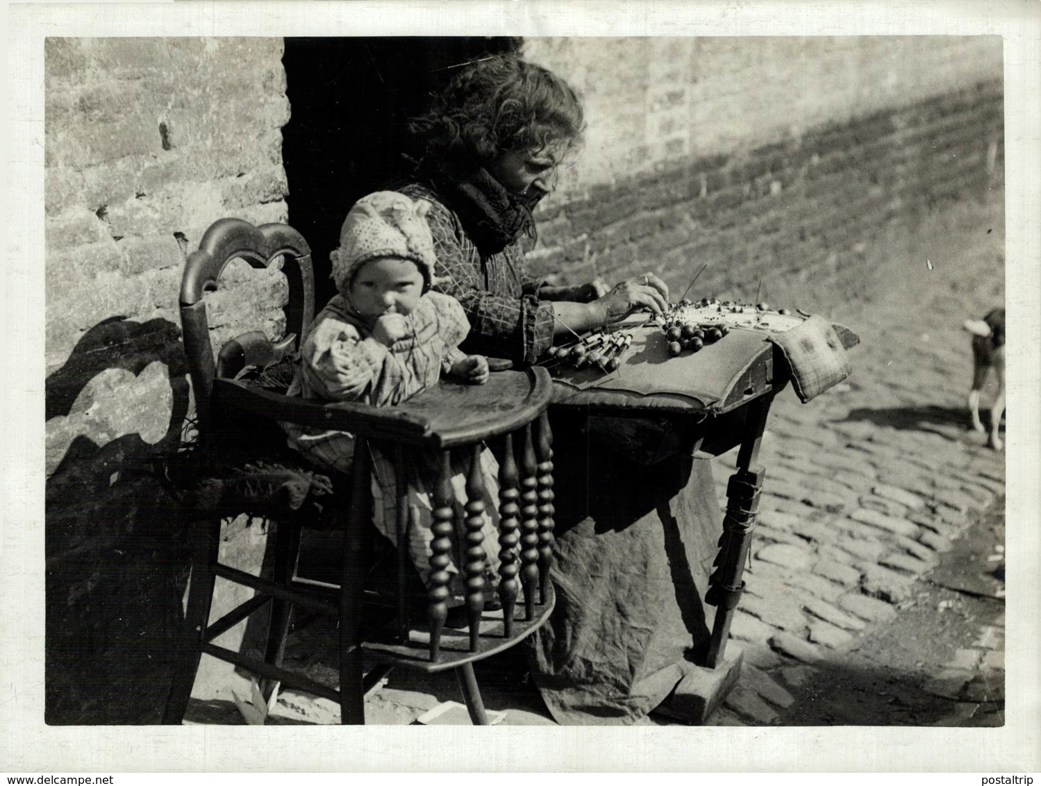 BRUGES BELGIAN TOWN ALL WOMEN ARE LACEMAKERS  BRUGGE Dentellières. Kantwerksters  21*16CM Fonds Victor FORBIN 1864-1947 - Profesiones