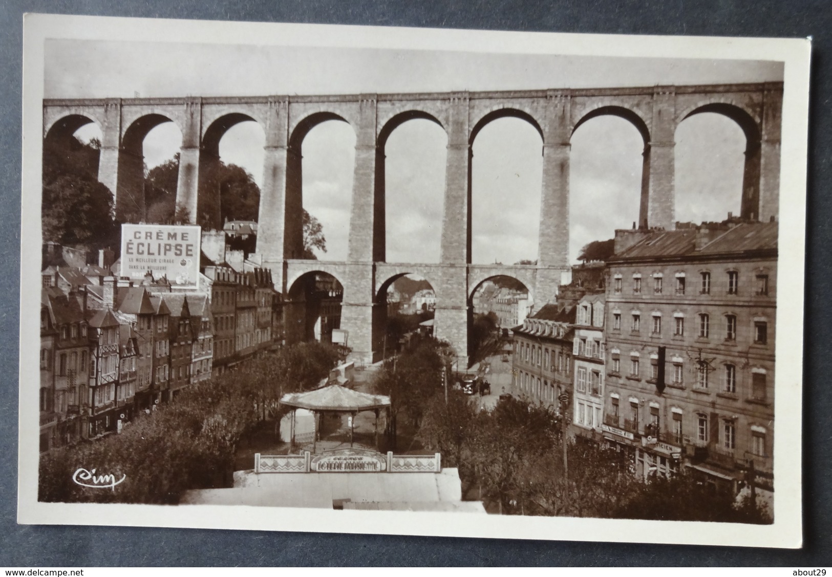 CPA 29 MORLAIX - Place Thiers Et Le Viaduc - Panneau Publicité Crème Eclipse - Edit CIM - Réf. V 129 - Morlaix