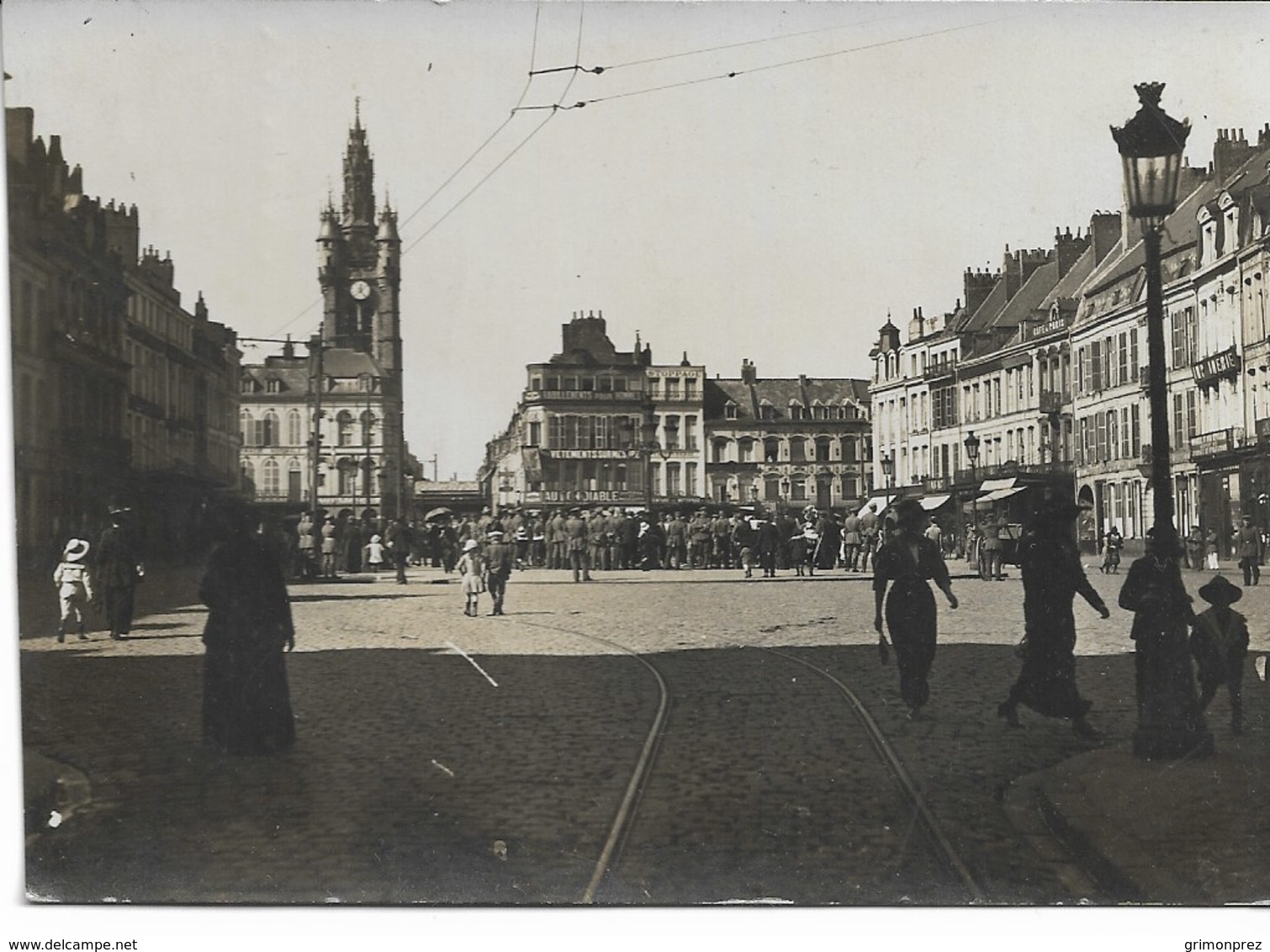 CARTE-PHOTO NORD WW1 DOUAI Occupation Allemande La Grand'Place (dim 9x13 Cms) - Douai