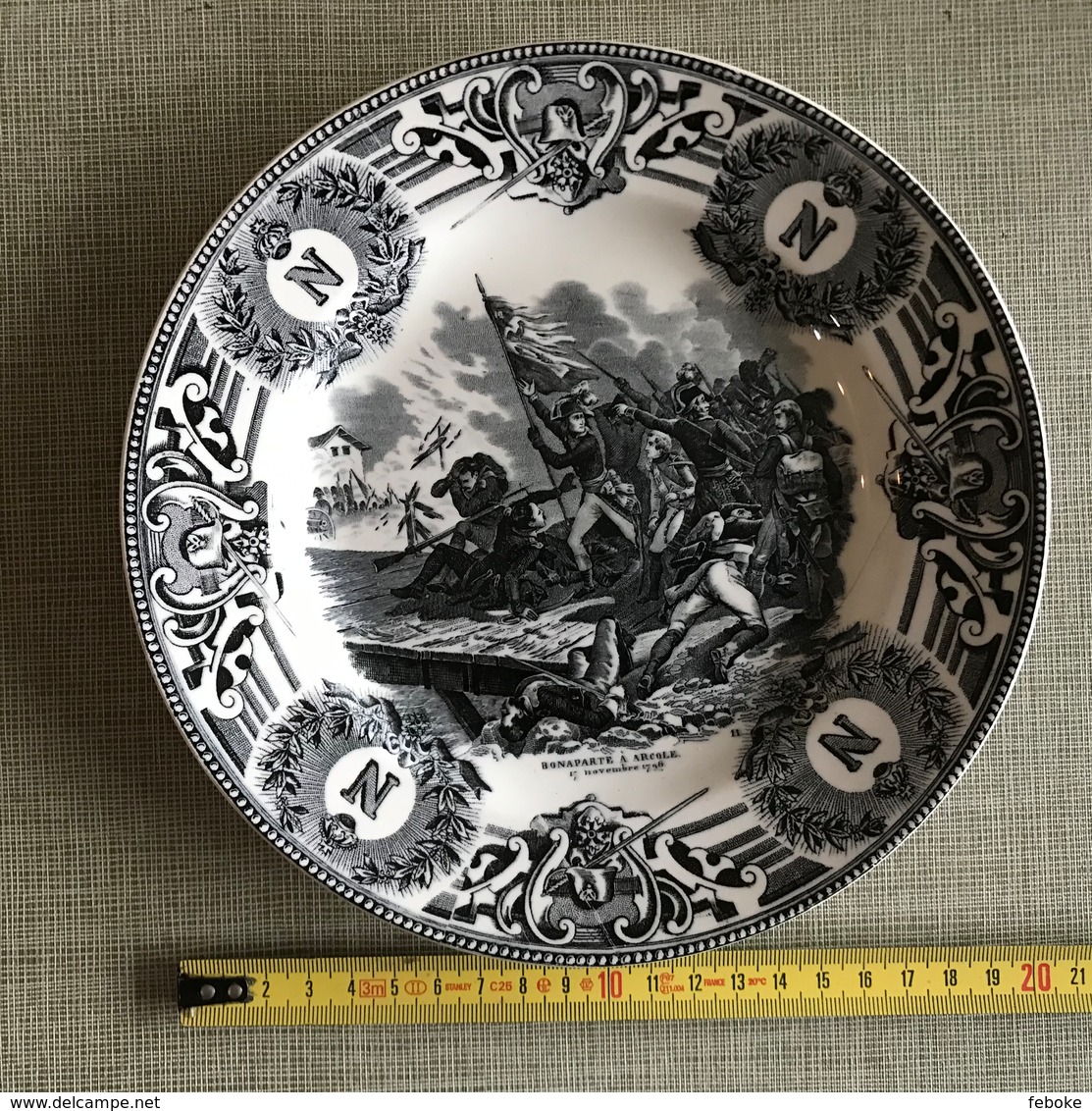 Ancienne Assiette En Porcelaine BOCH Fes LA LOUVIERE FABRICATION BELGE BONAPARTE A ARCOLE - Boch (BEL)