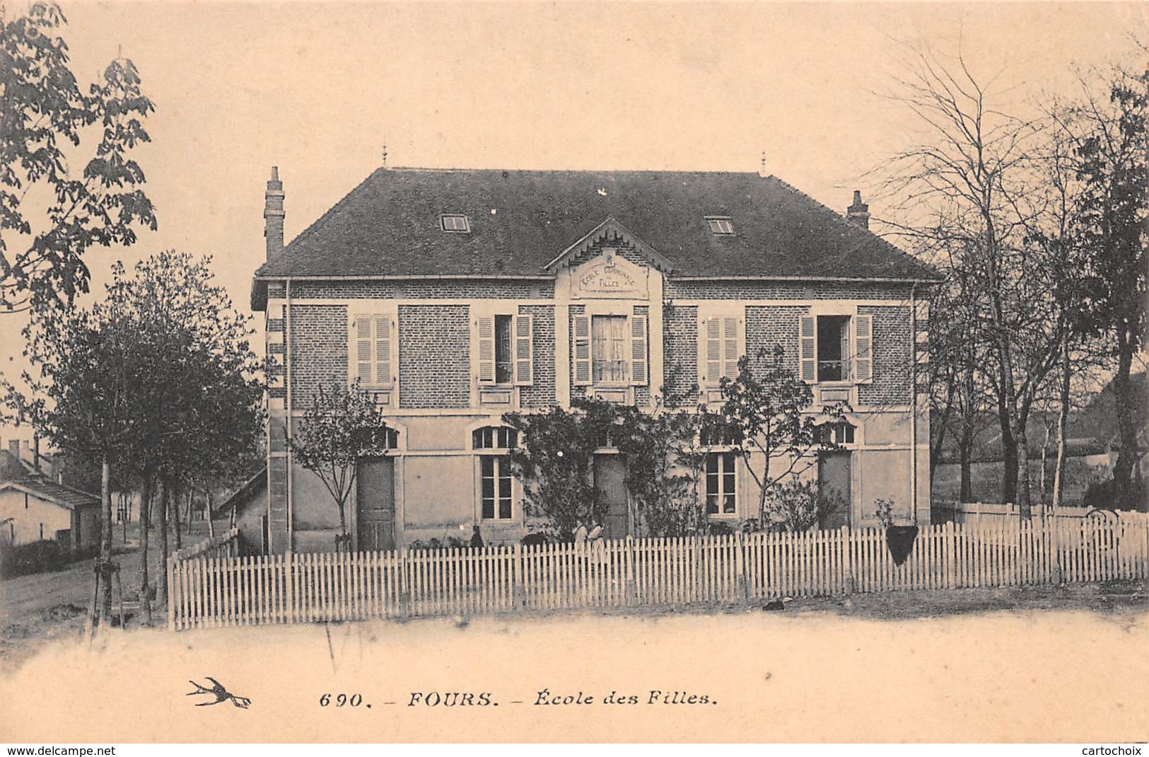 58 - Fours - Ecole Des Filles - N°3 - Autres & Non Classés