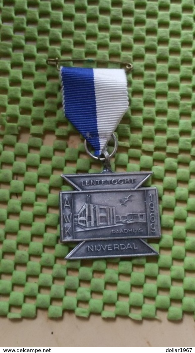 Medaille :Netherlands  -  A.W.K Lentertocht 1969 - Nijverdal - Raadhuis  / Vintage Medal - Walking Association - Other & Unclassified