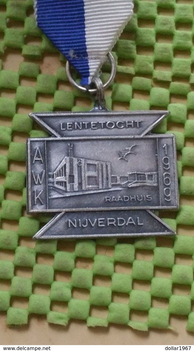 Medaille :Netherlands  -  A.W.K Lentertocht 1969 - Nijverdal - Raadhuis  / Vintage Medal - Walking Association - Other & Unclassified